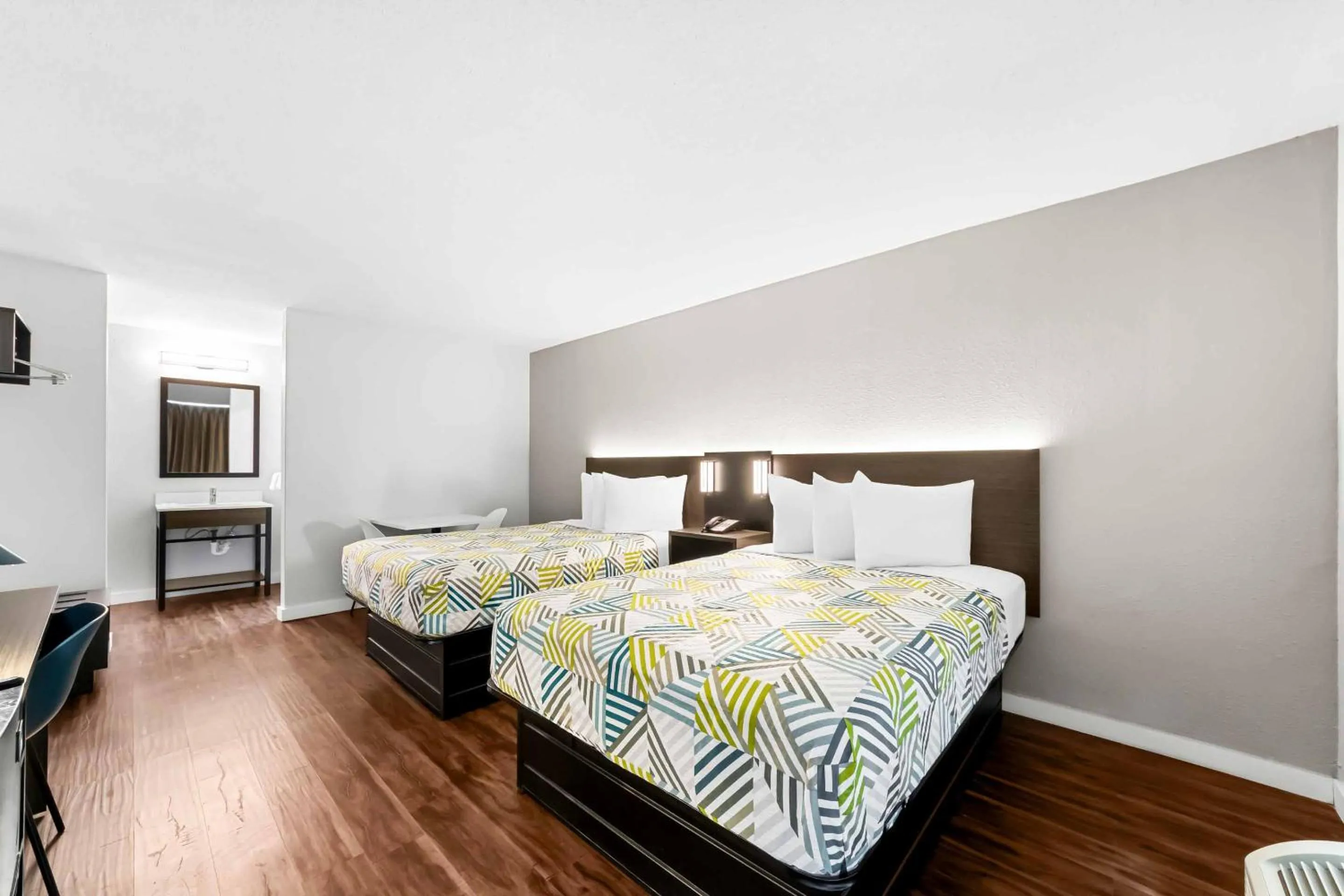 Photo of the whole room, Bed in Studio 6 Port Lavaca, TX