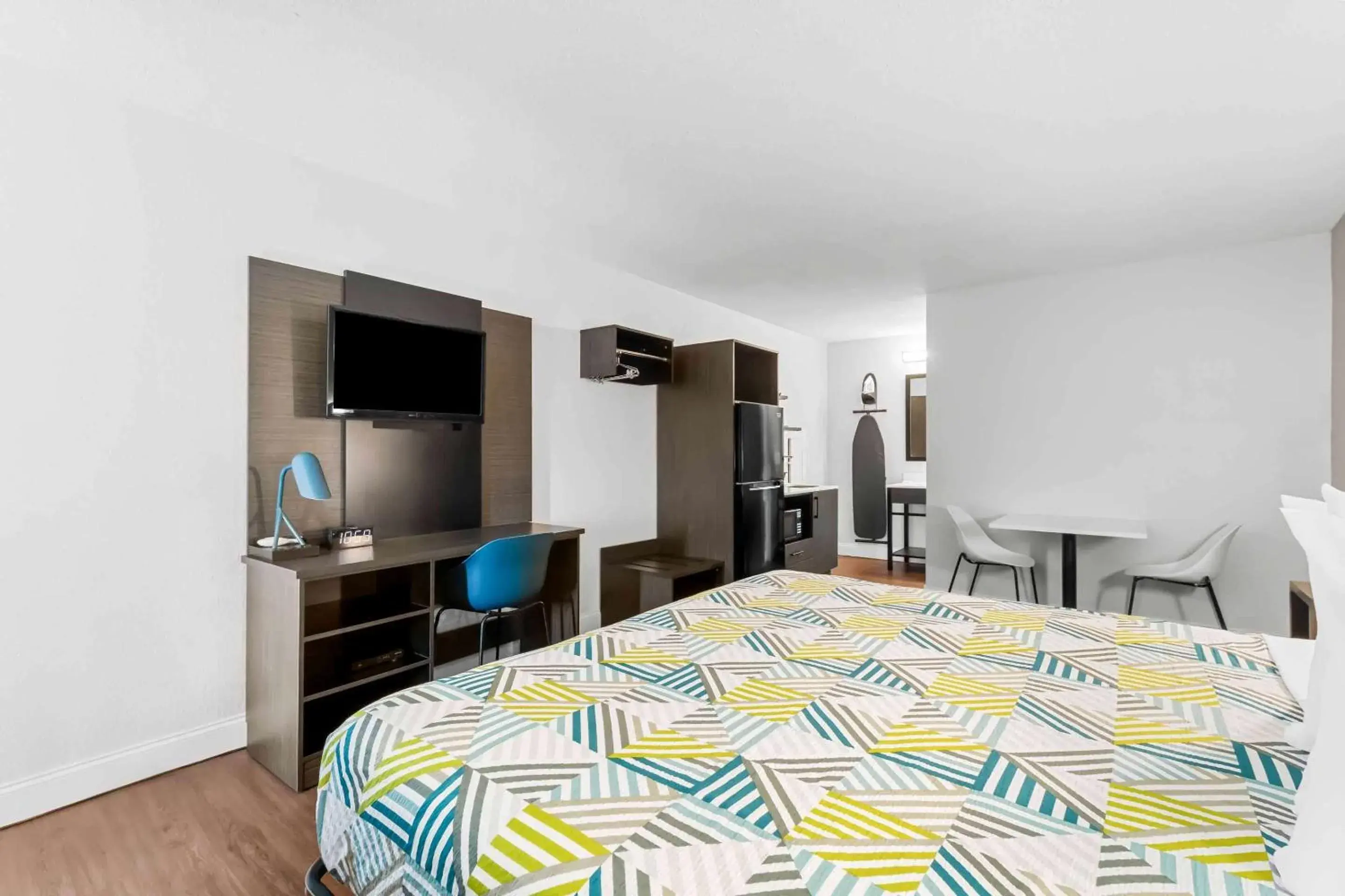 King Room - Non-Smoking in Studio 6 Port Lavaca, TX King Room - Non-Smoking in Studio 6 Port Lavaca, TX