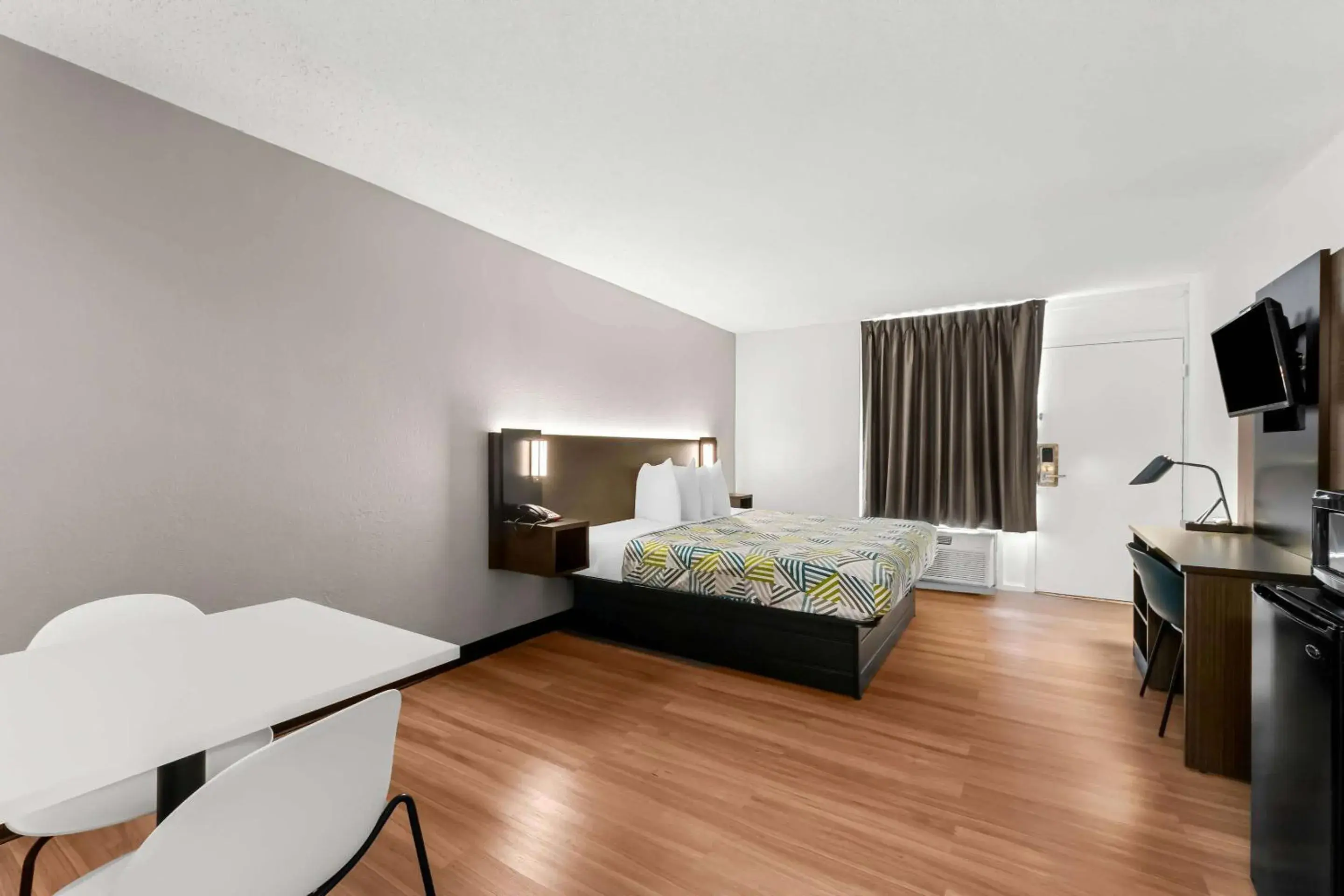 King Room - Disability Access - Non-Smoking in Studio 6 Port Lavaca, TX King Room - Disability Access - Non-Smoking in Studio 6 Port Lavaca, TX