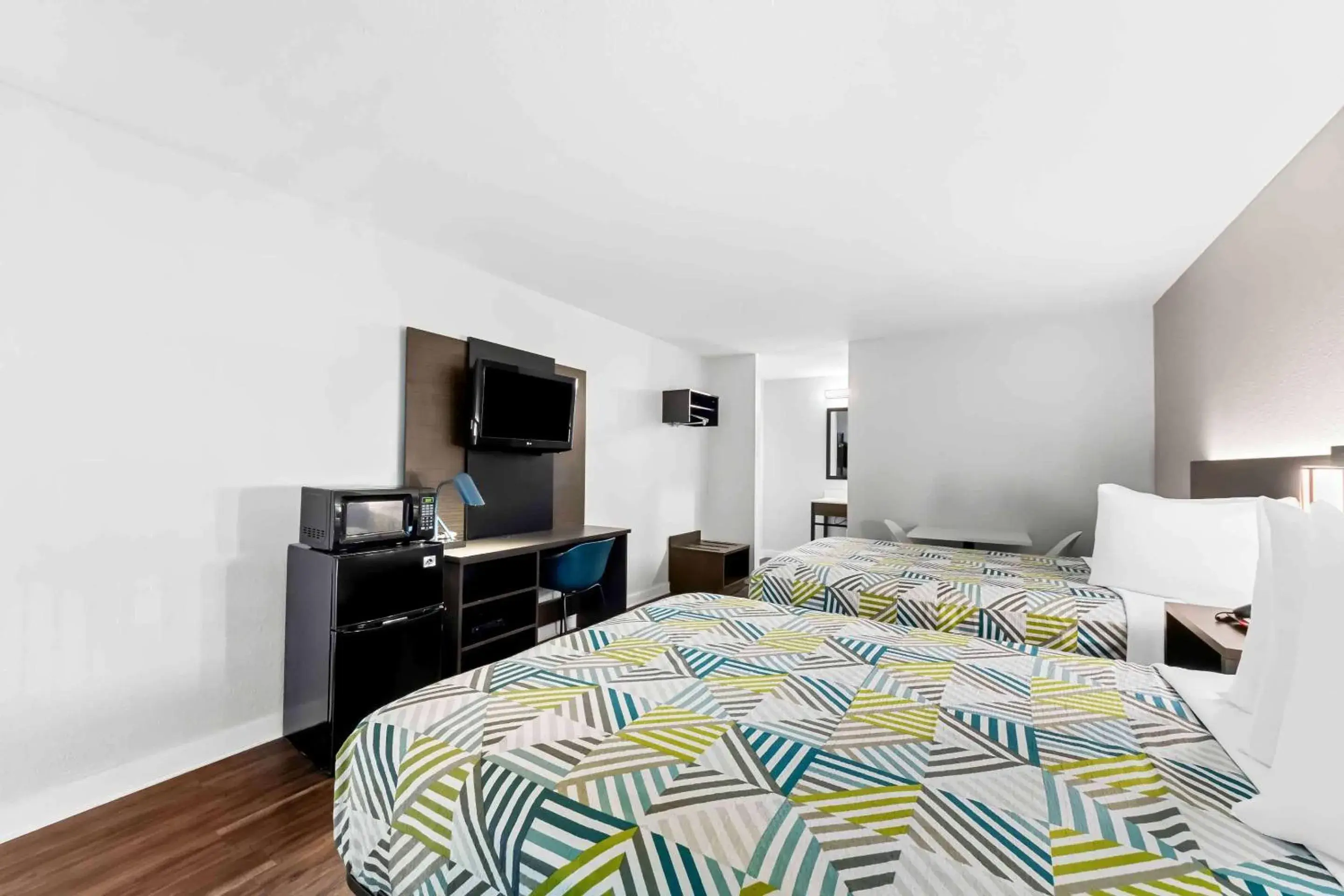 Photo of the whole room, Bed in Studio 6 Port Lavaca, TX Photo of the whole room, Bed in Studio 6 Port Lavaca, TX