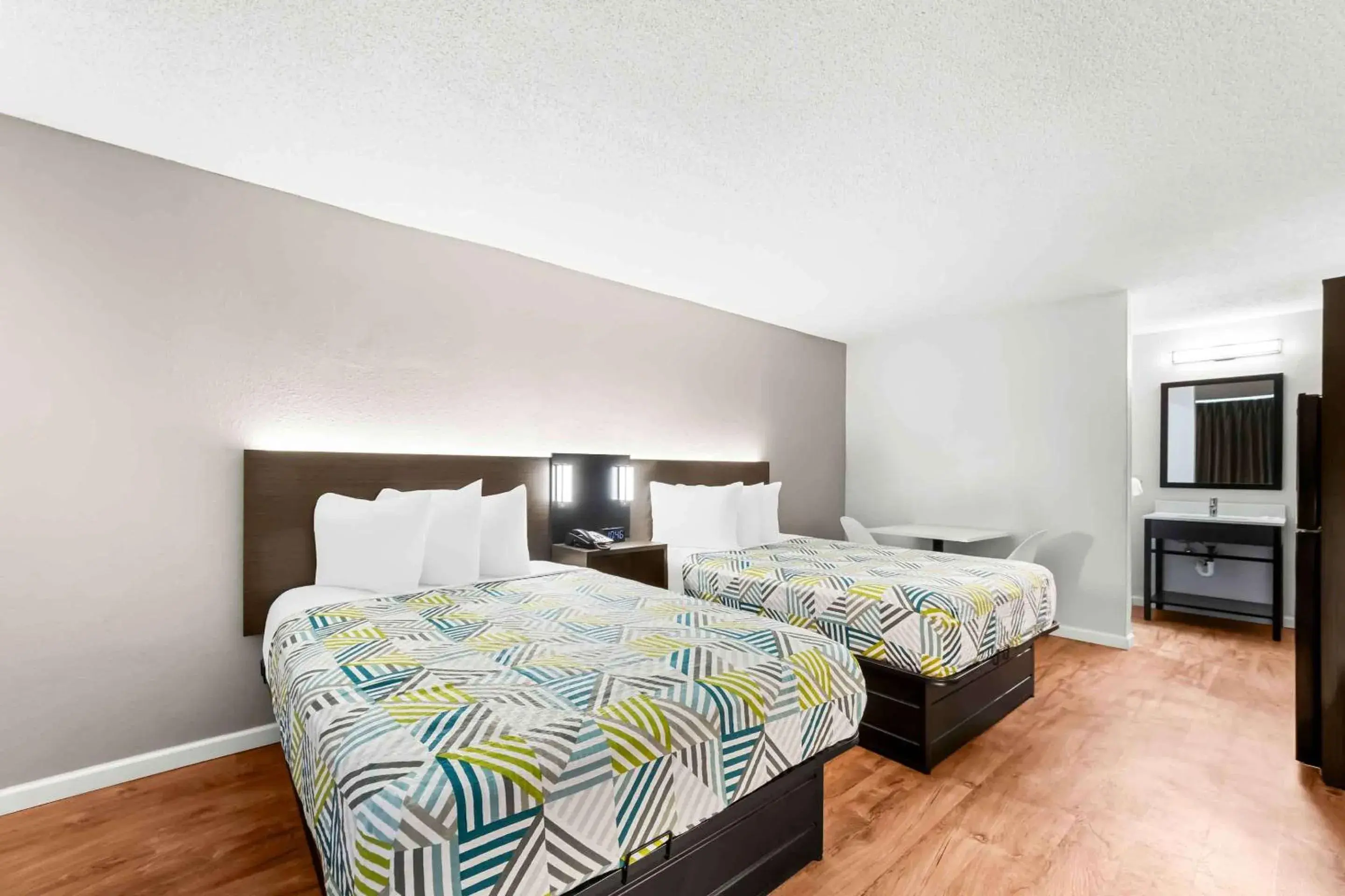 Photo of the whole room, Bed in Studio 6 Port Lavaca, TX Photo of the whole room, Bed in Studio 6 Port Lavaca, TX