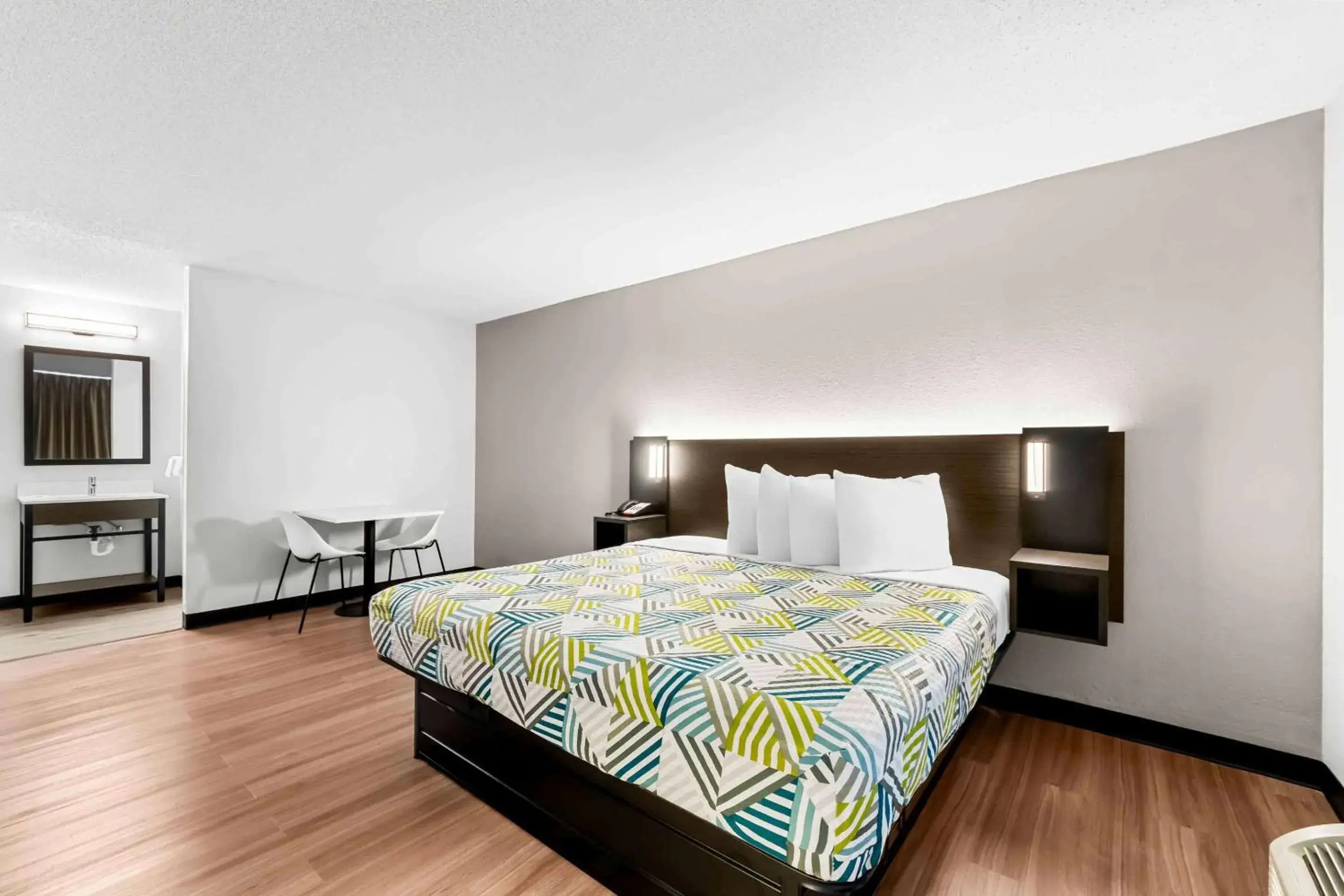 Photo of the whole room, Bed in Studio 6 Port Lavaca, TX Photo of the whole room, Bed in Studio 6 Port Lavaca, TX