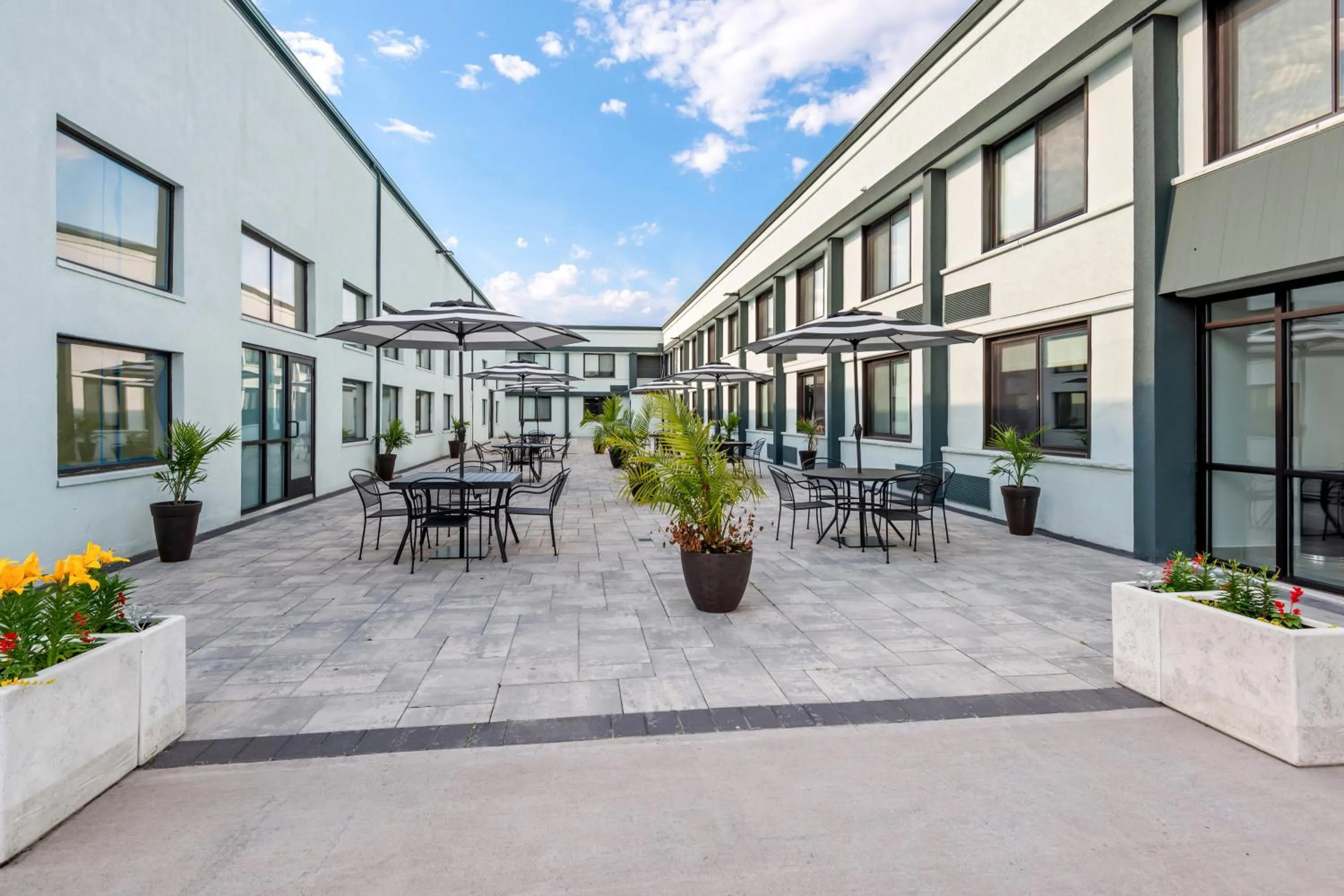 Inner courtyard view in HomeTowne Studios by Red Roof & Conference Center Cortland