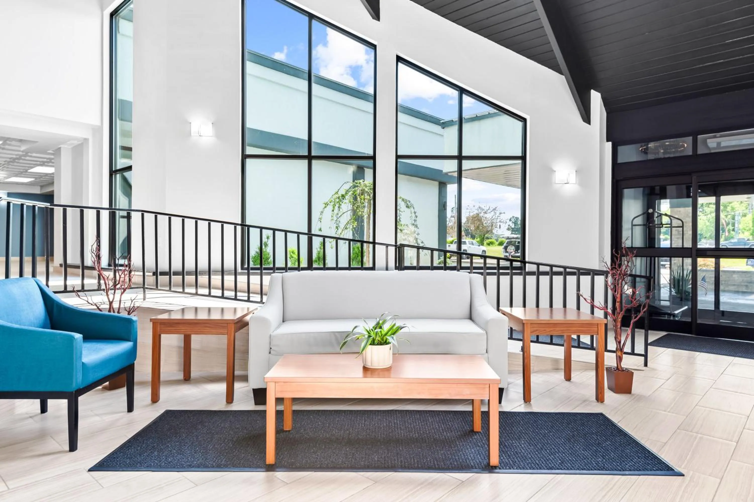 Lobby or reception in HomeTowne Studios by Red Roof & Conference Center Cortland