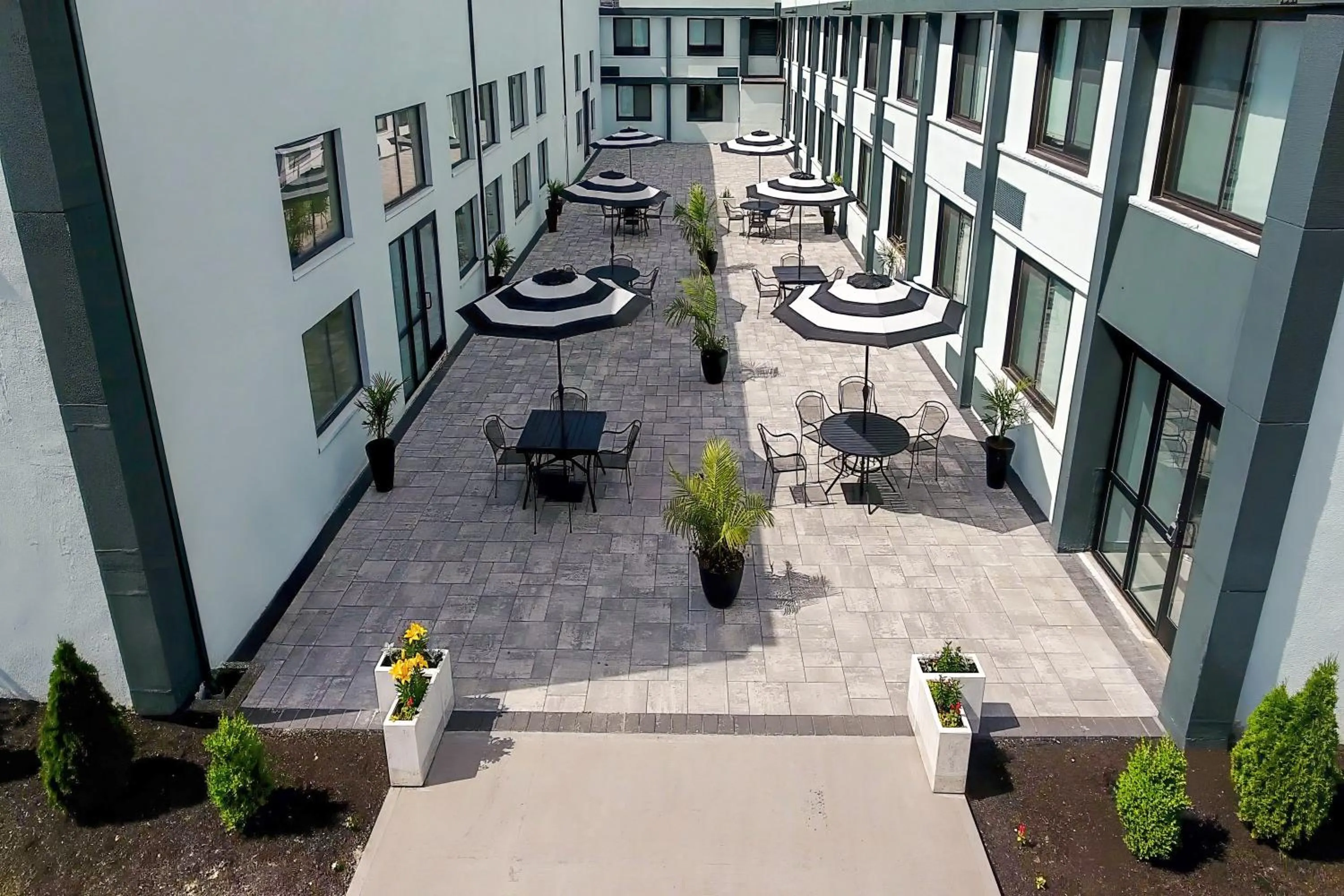 Inner courtyard view in HomeTowne Studios by Red Roof & Conference Center Cortland