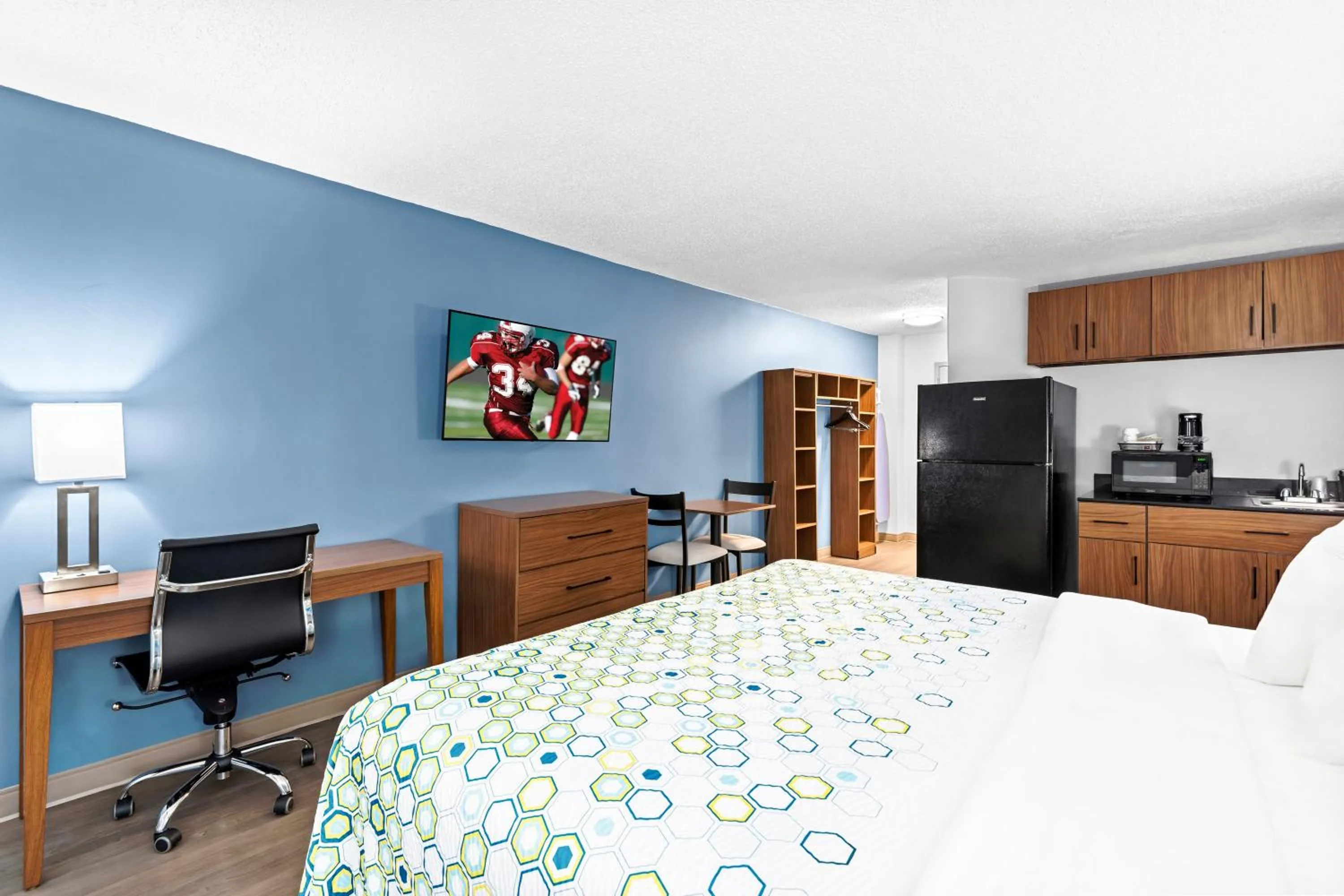 Photo of the whole room, Bed in HomeTowne Studios by Red Roof & Conference Center Cortland