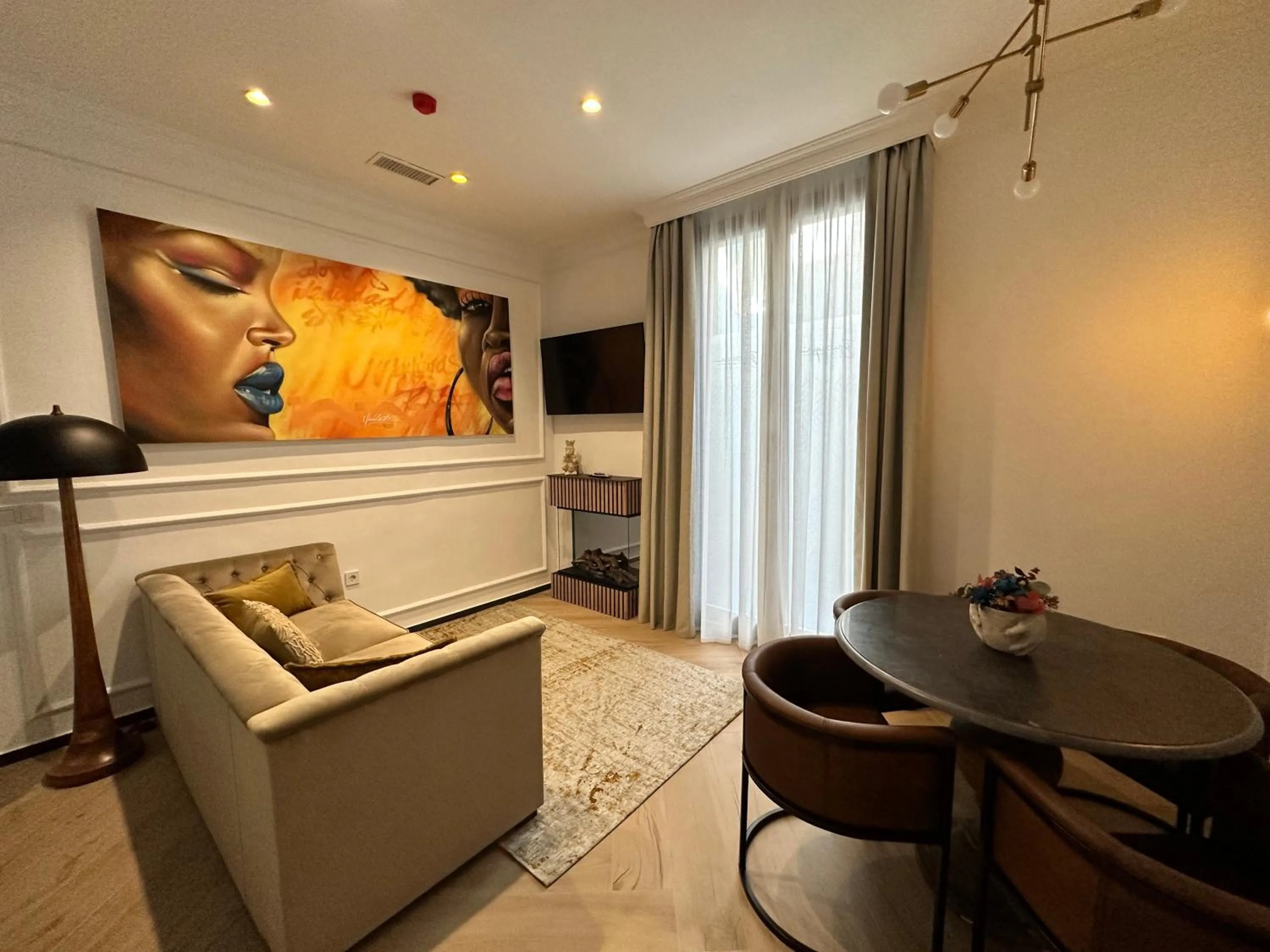 TV and multimedia in Bubaqia House - Suites Boutique