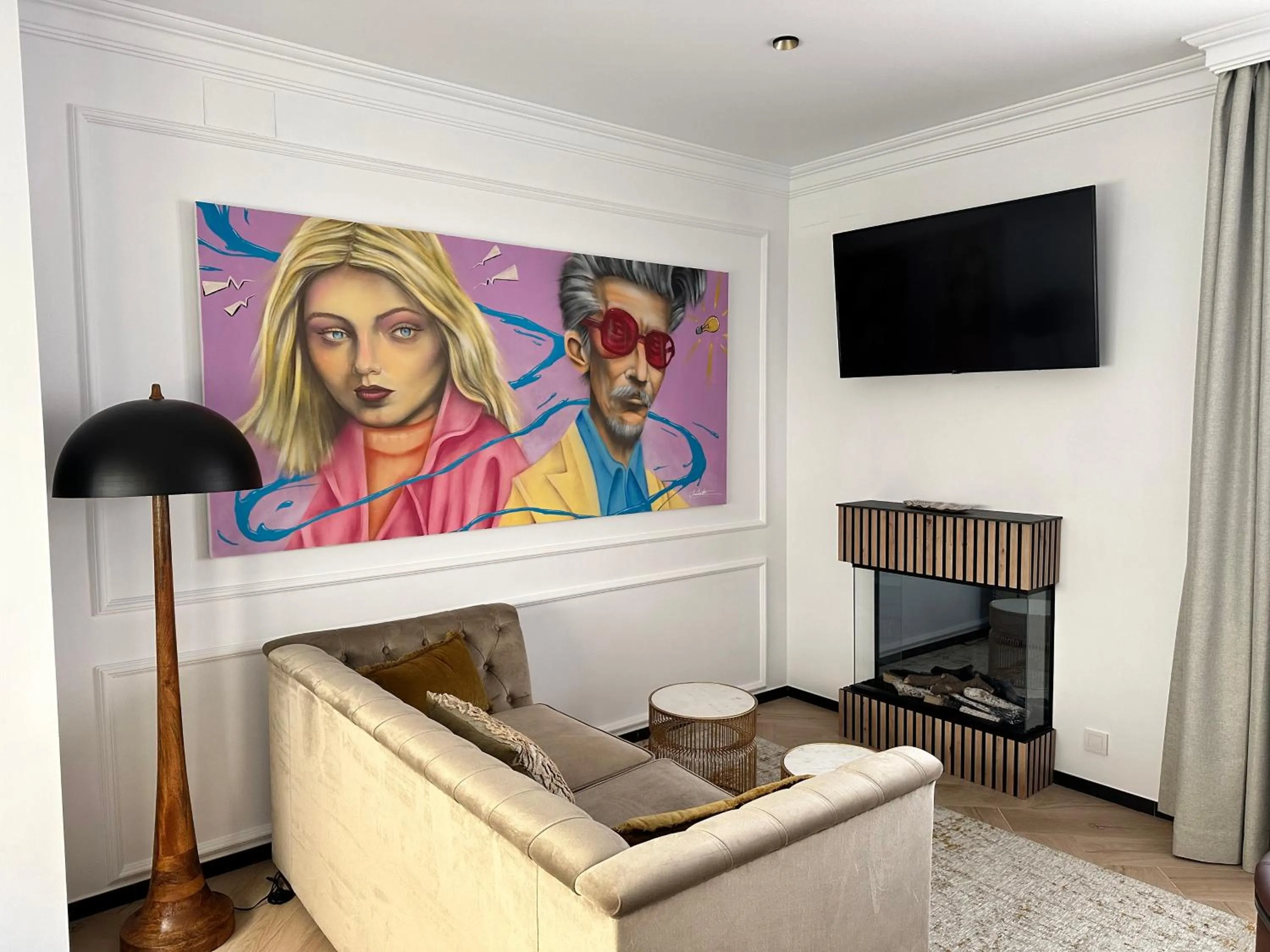 Communal lounge/ TV room in Bubaqia House - Suites Boutique