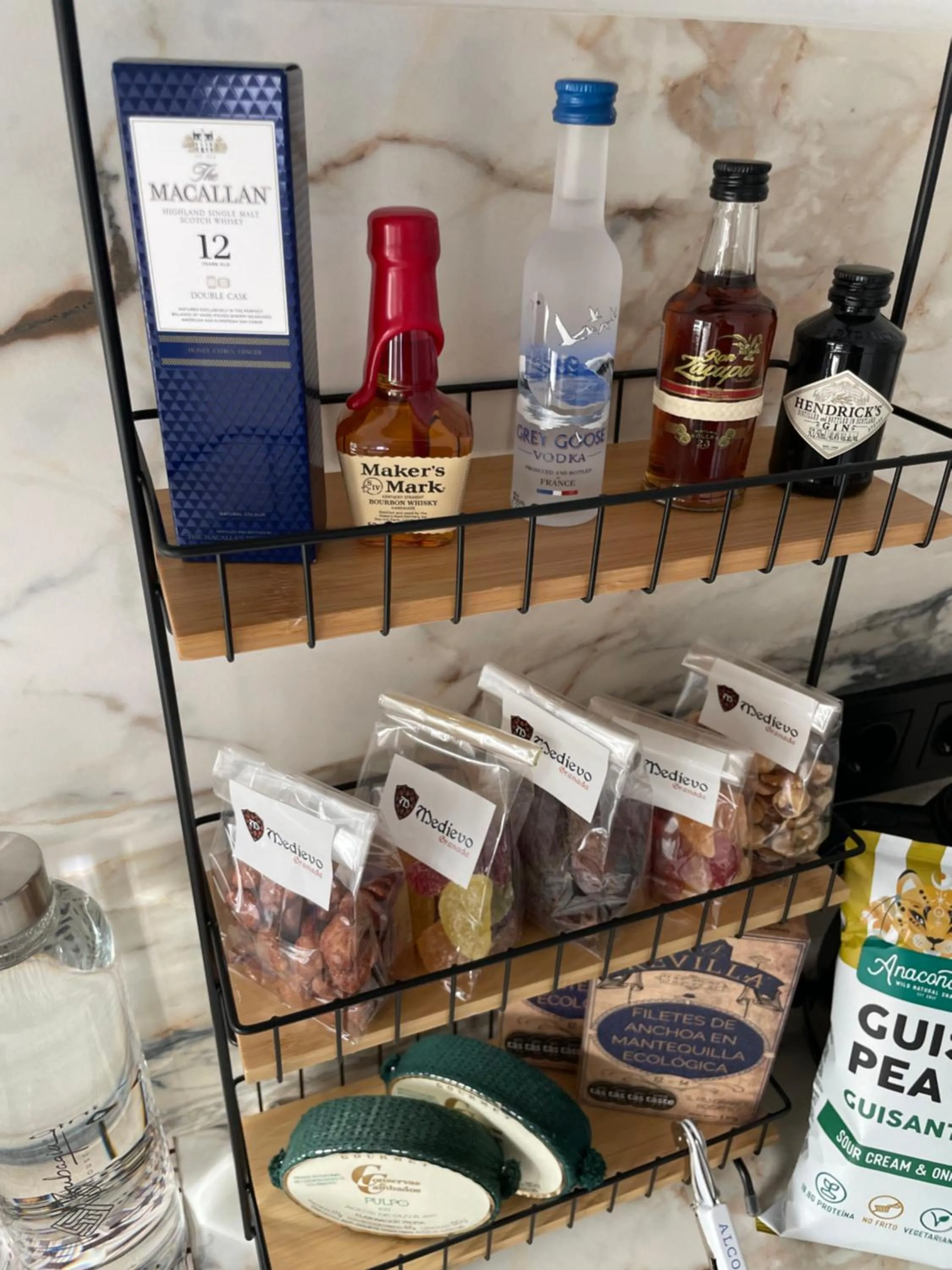 Restaurant/places to eat in Bubaqia House - Suites Boutique