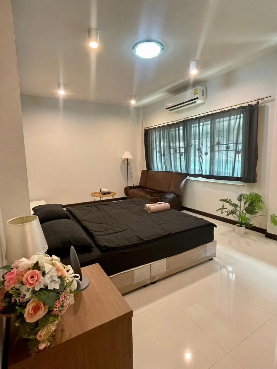 Photo of the whole room, Bed in An An House