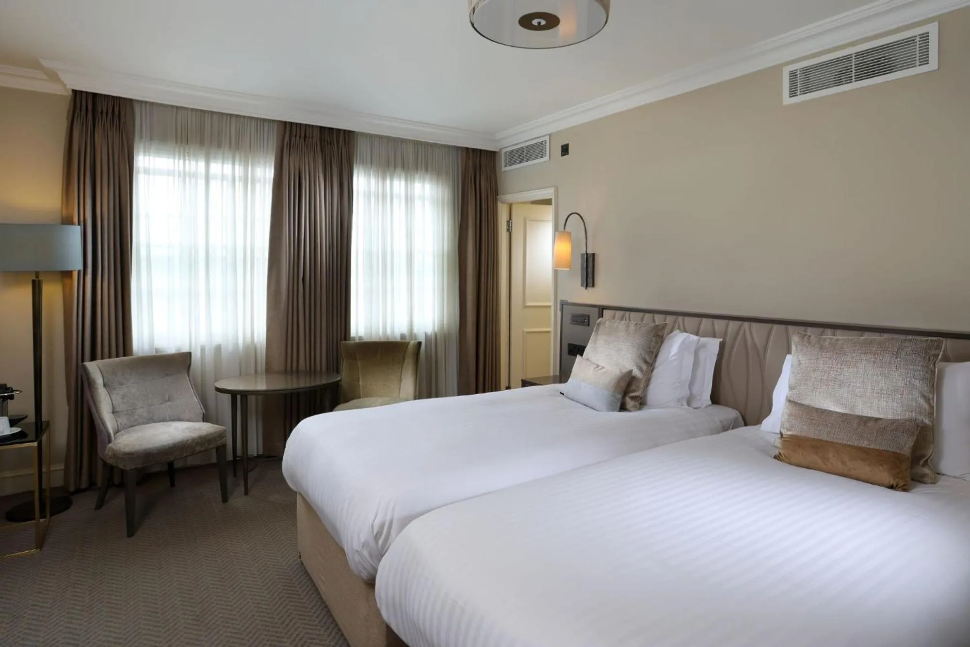 Bedroom, Bed in Castle Hotel Windsor