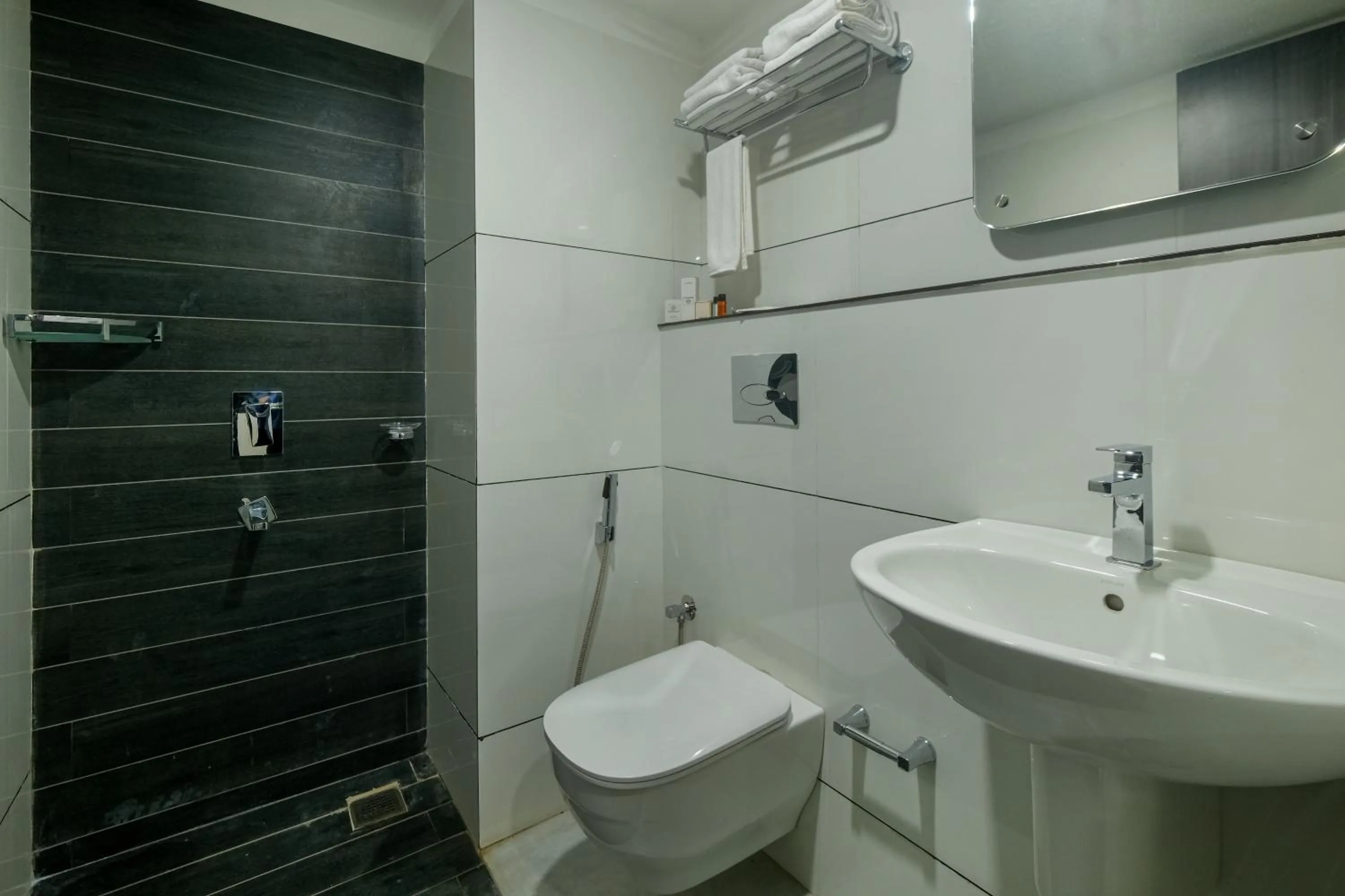 Shower in The Heartland Business Hotel