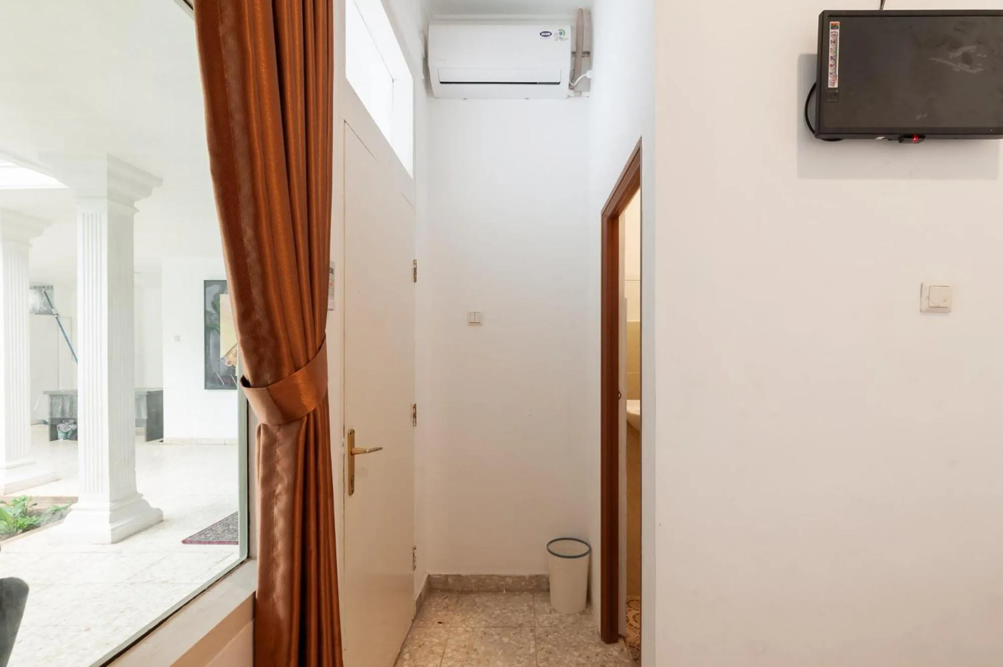Bedroom in Urbanview Hotel De Breeze Kemang Jakarta by RedDoorz