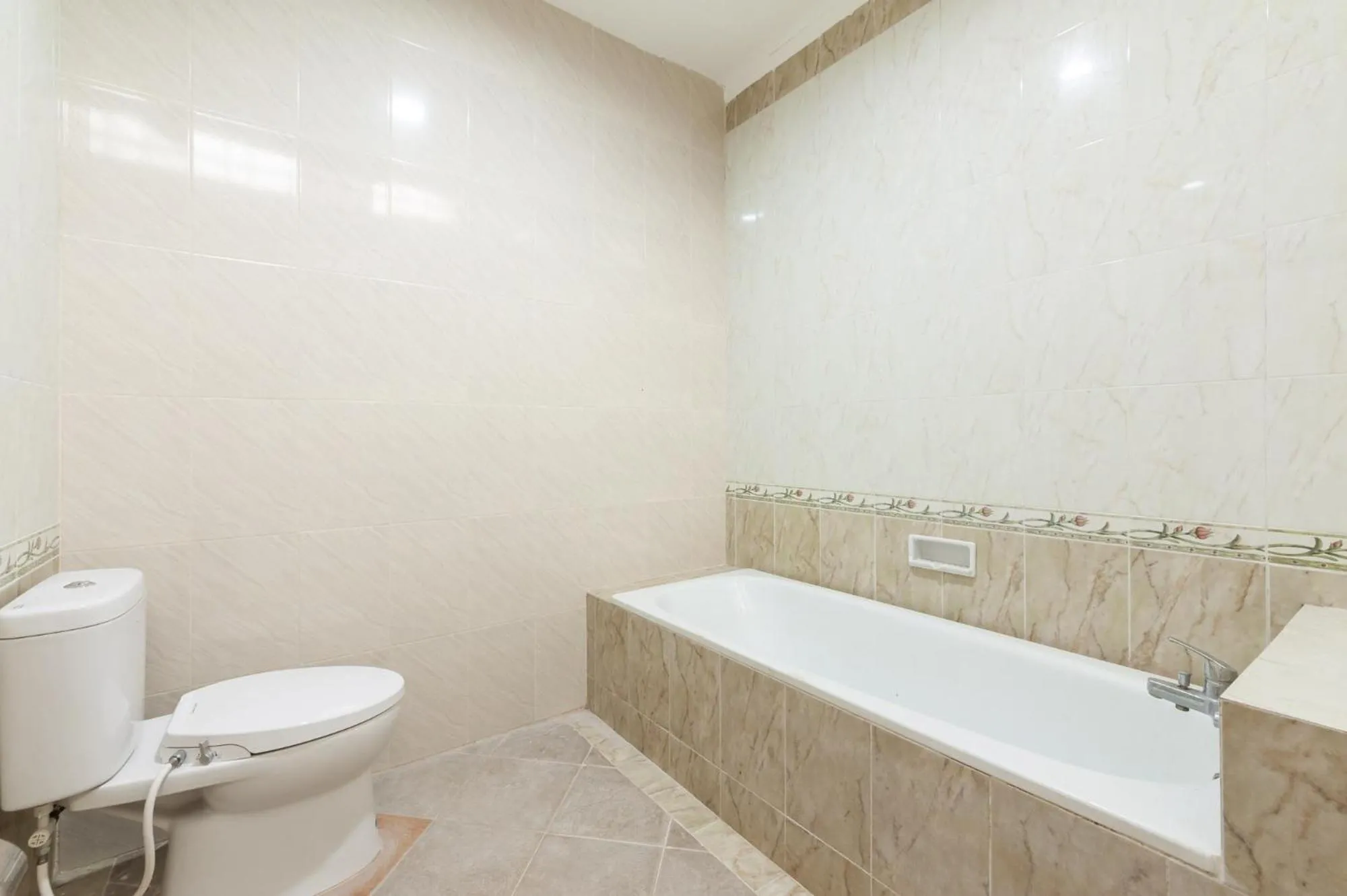 Bathroom in Urbanview Hotel De Breeze Kemang Jakarta by RedDoorz