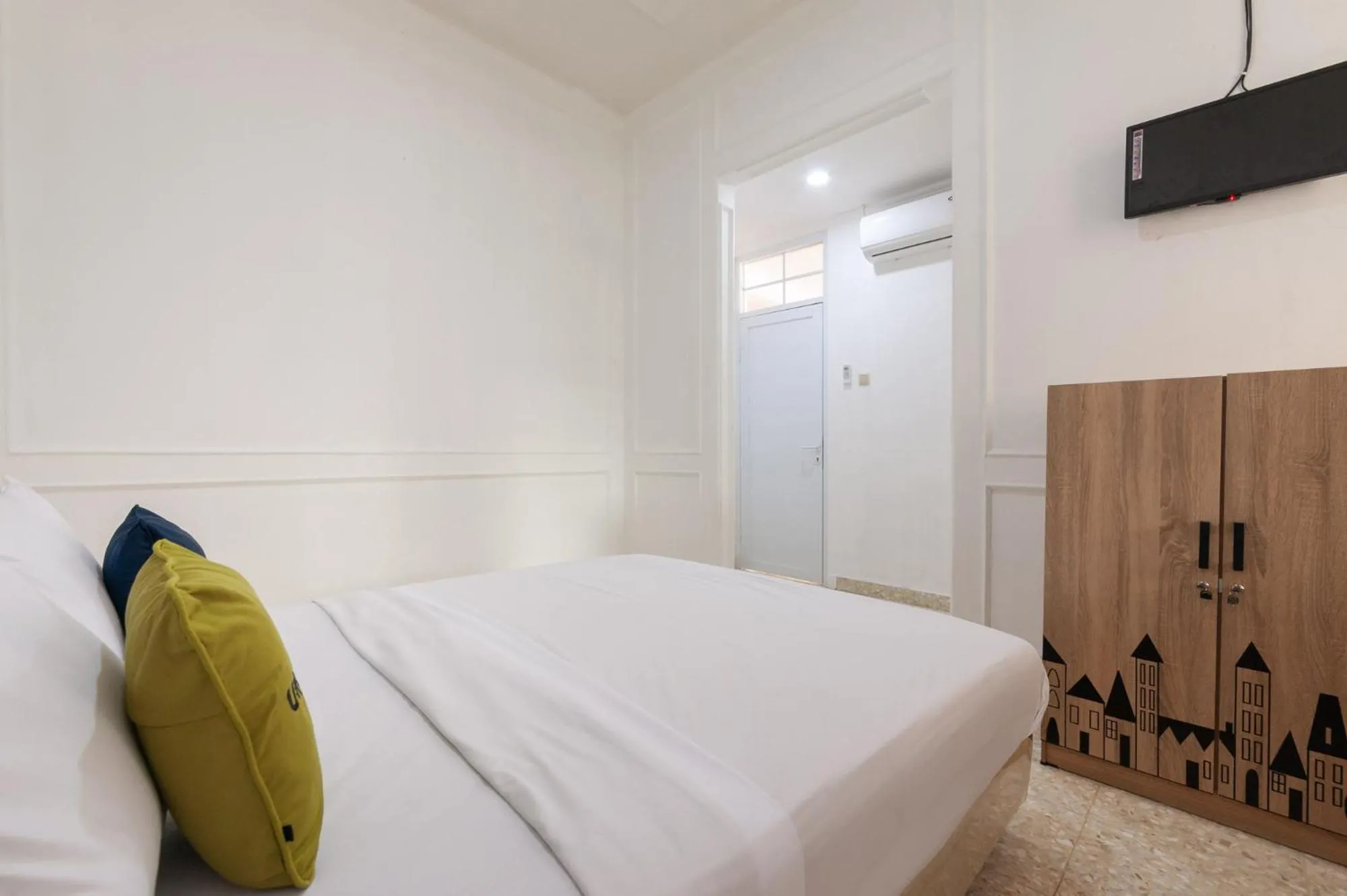 Bedroom, Bed in Urbanview Hotel De Breeze Kemang Jakarta by RedDoorz
