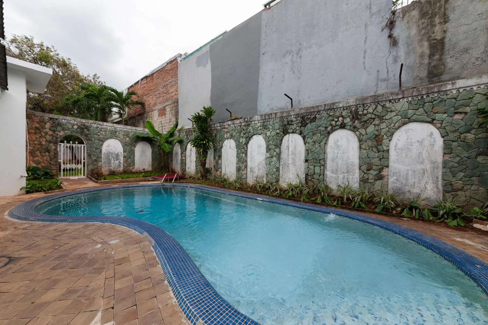 Swimming pool in Urbanview Hotel De Breeze Kemang Jakarta by RedDoorz