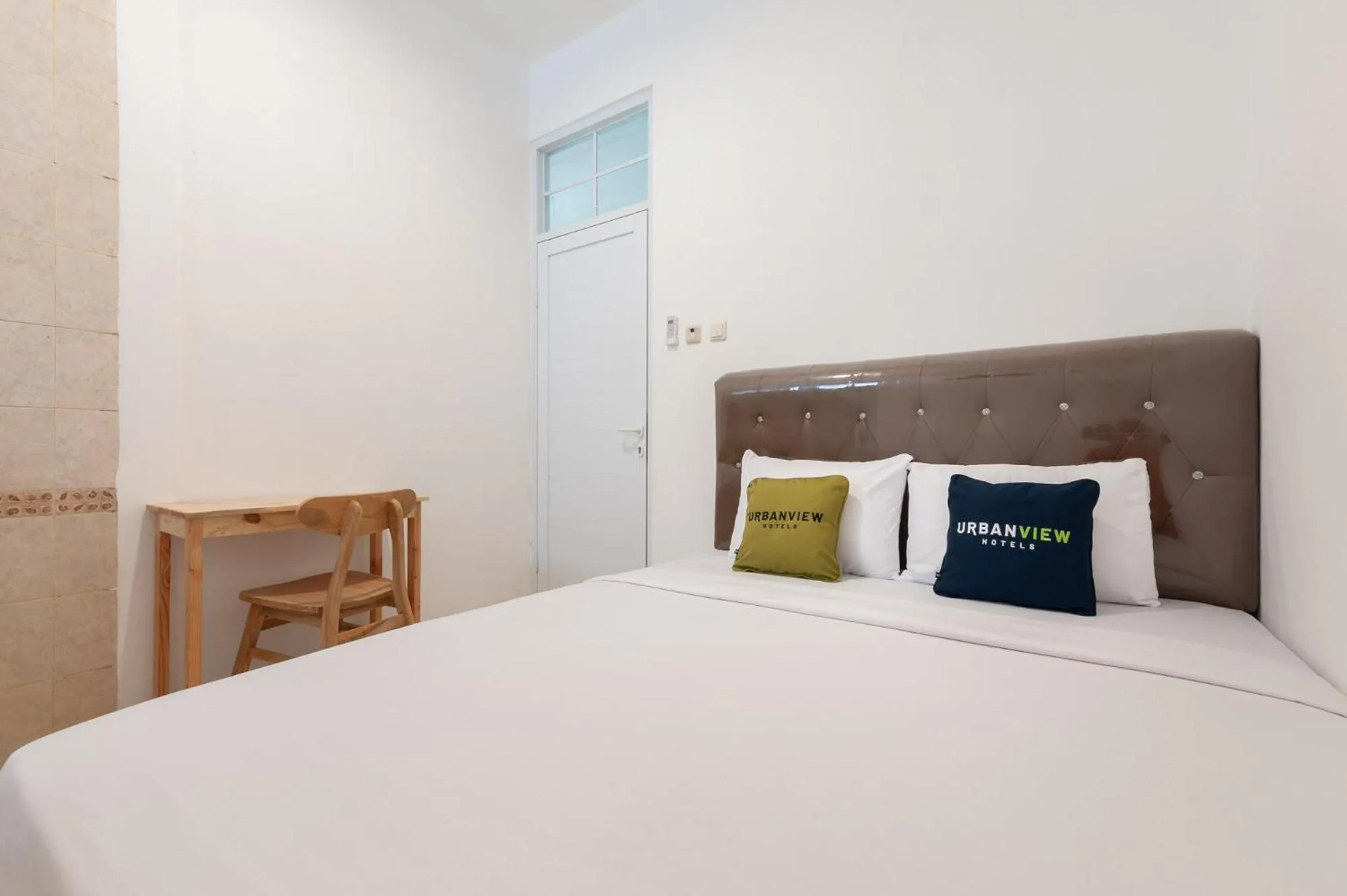 Bedroom, Bed in Urbanview Hotel De Breeze Kemang Jakarta by RedDoorz