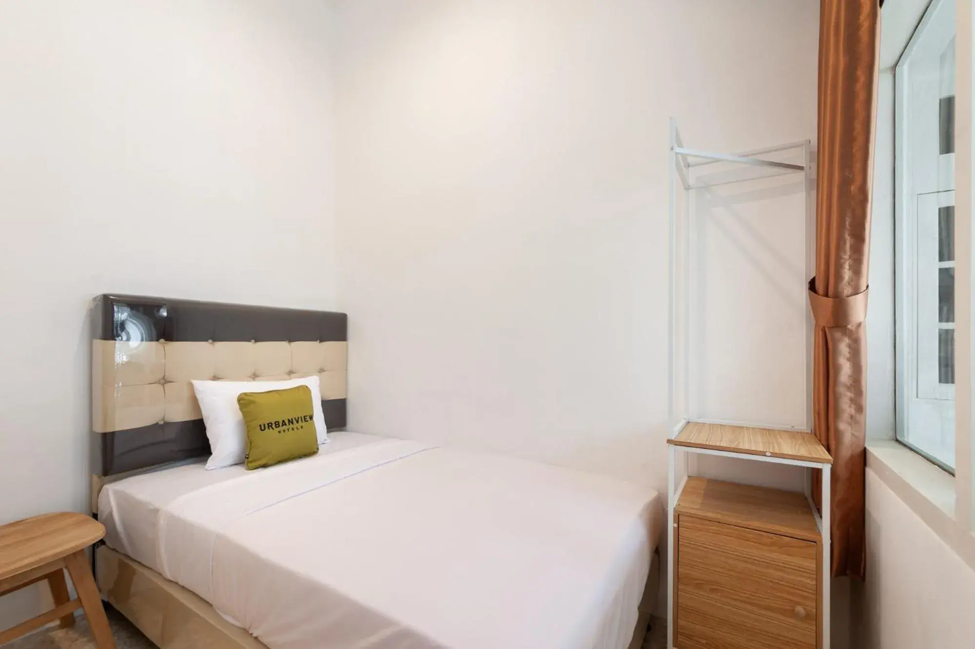 Single Room - single occupancy in Urbanview Hotel De Breeze Kemang Jakarta by RedDoorz Single Room - single occupancy in Urbanview Hotel De Breeze Kemang Jakarta by RedDoorz