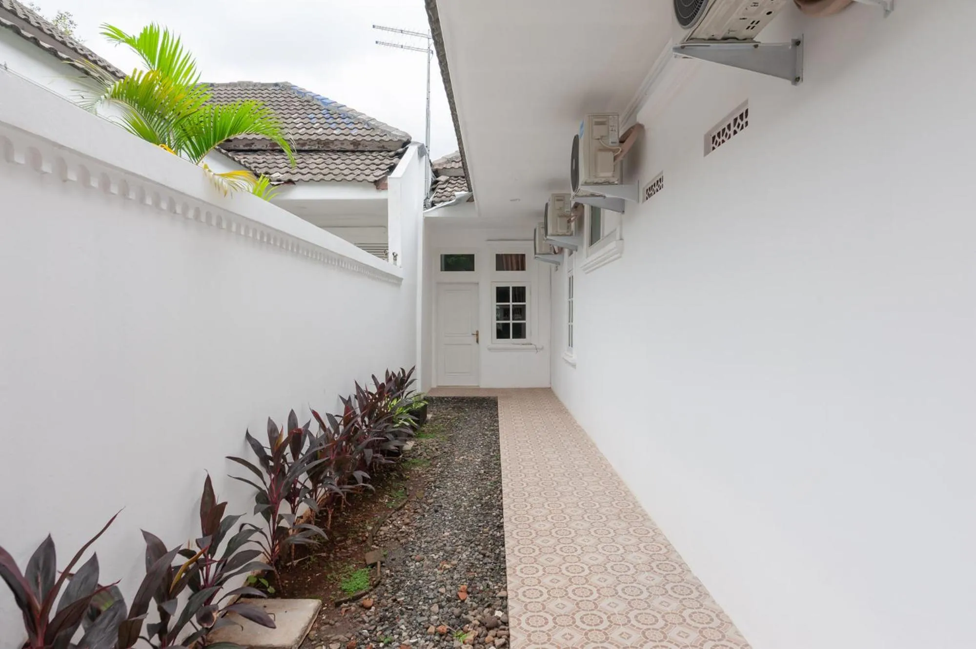 Property building in Urbanview Hotel De Breeze Kemang Jakarta by RedDoorz