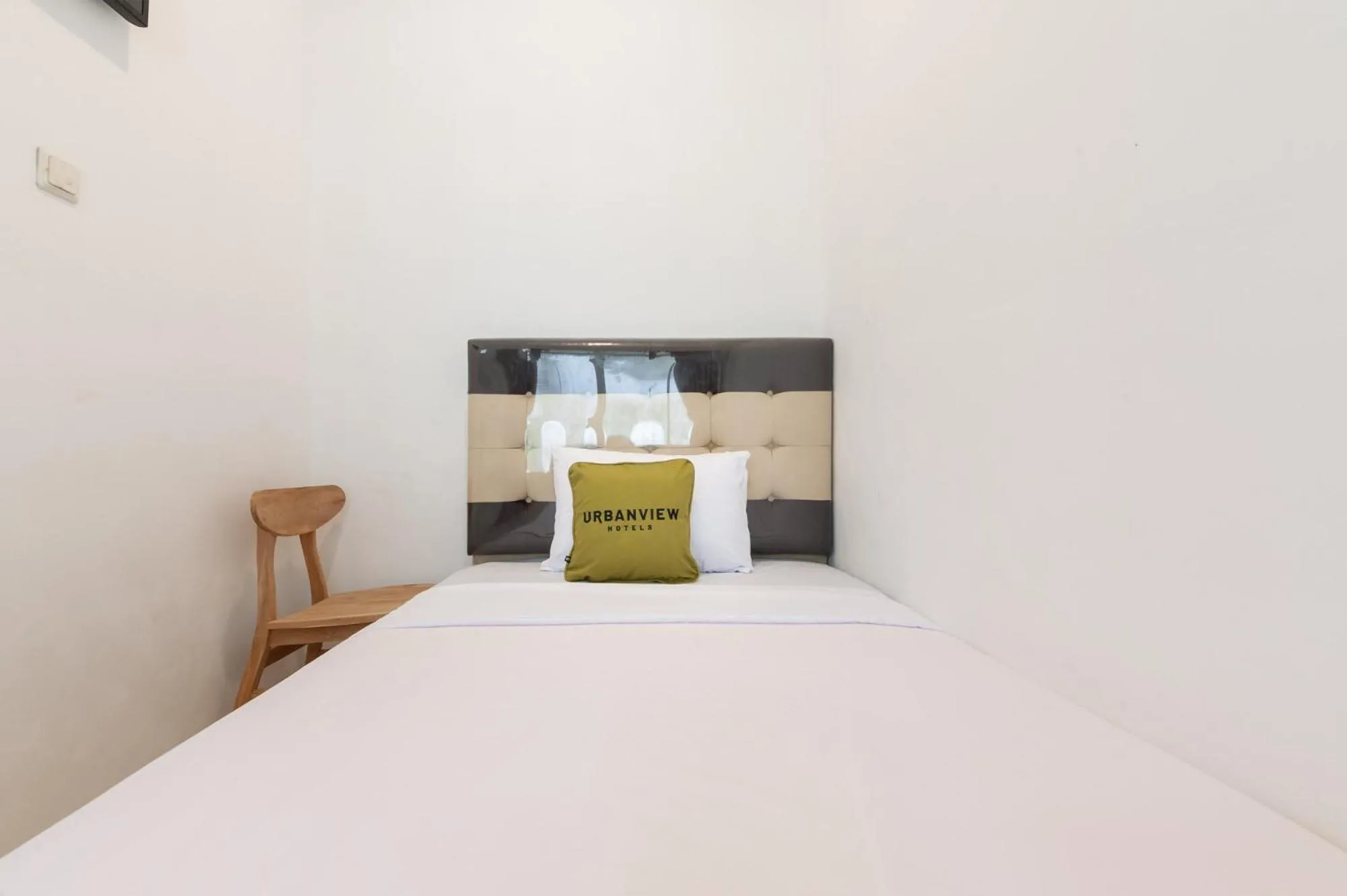 Bedroom, Bed in Urbanview Hotel De Breeze Kemang Jakarta by RedDoorz