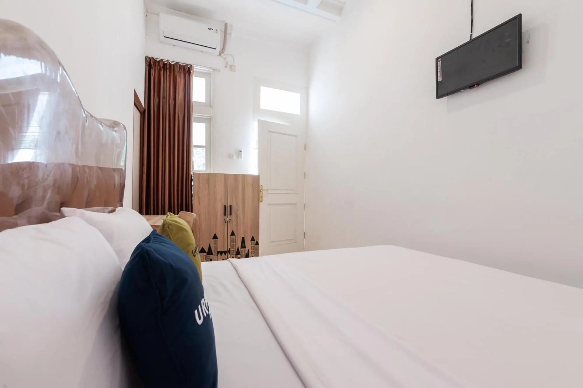 Bedroom, Bed in Urbanview Hotel De Breeze Kemang Jakarta by RedDoorz
