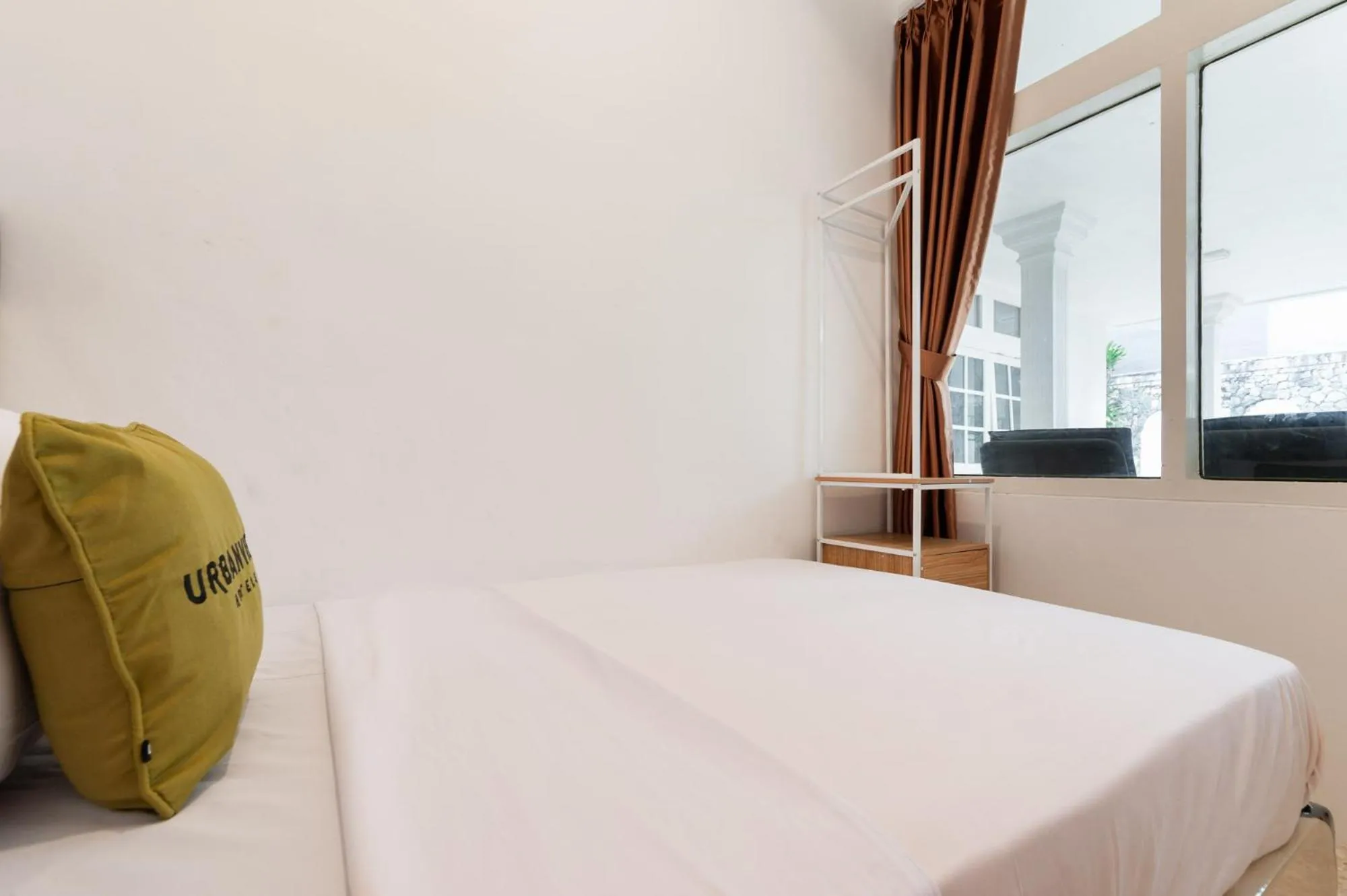 Bedroom, Bed in Urbanview Hotel De Breeze Kemang Jakarta by RedDoorz