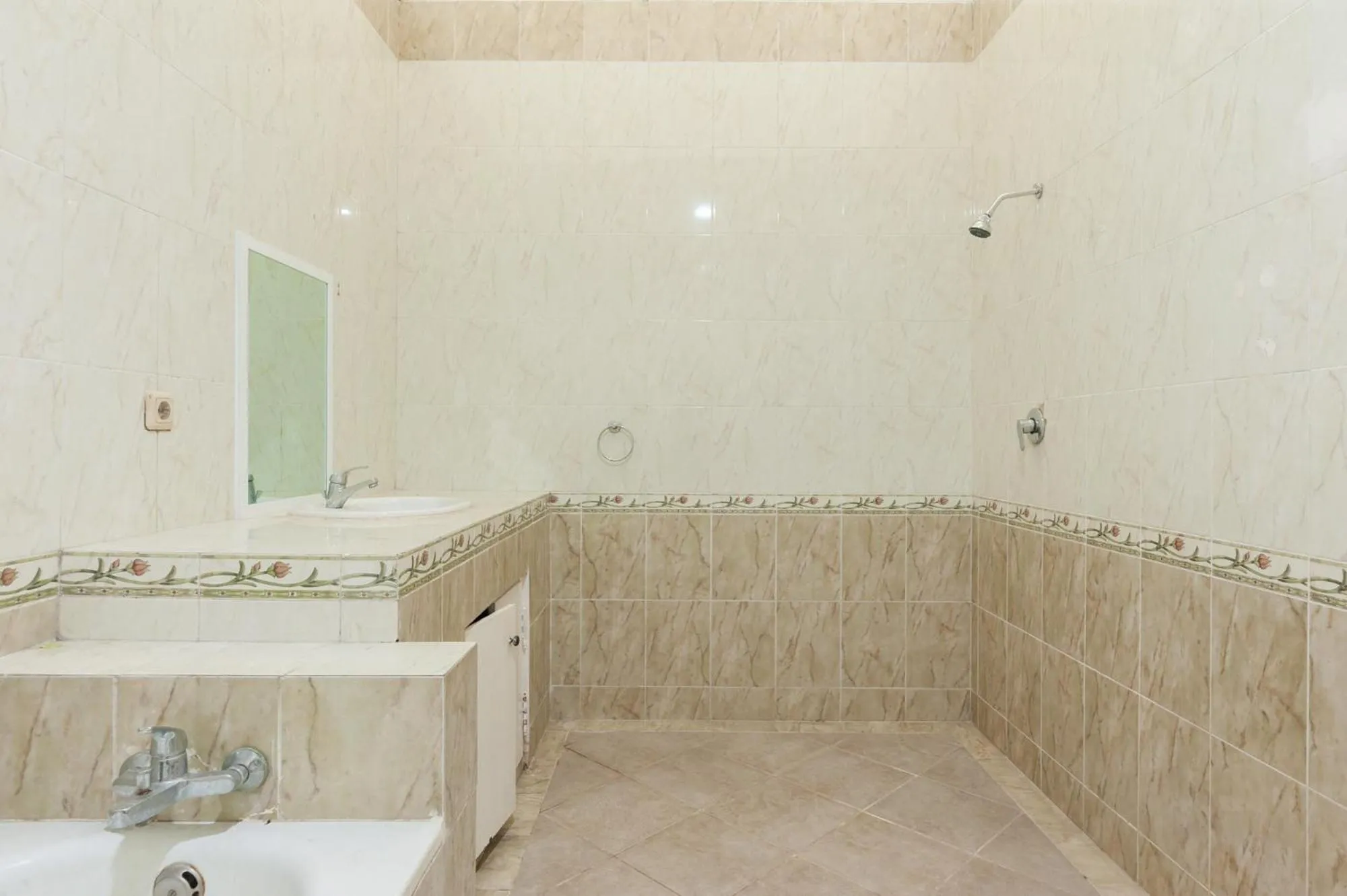 Bathroom in Urbanview Hotel De Breeze Kemang Jakarta by RedDoorz
