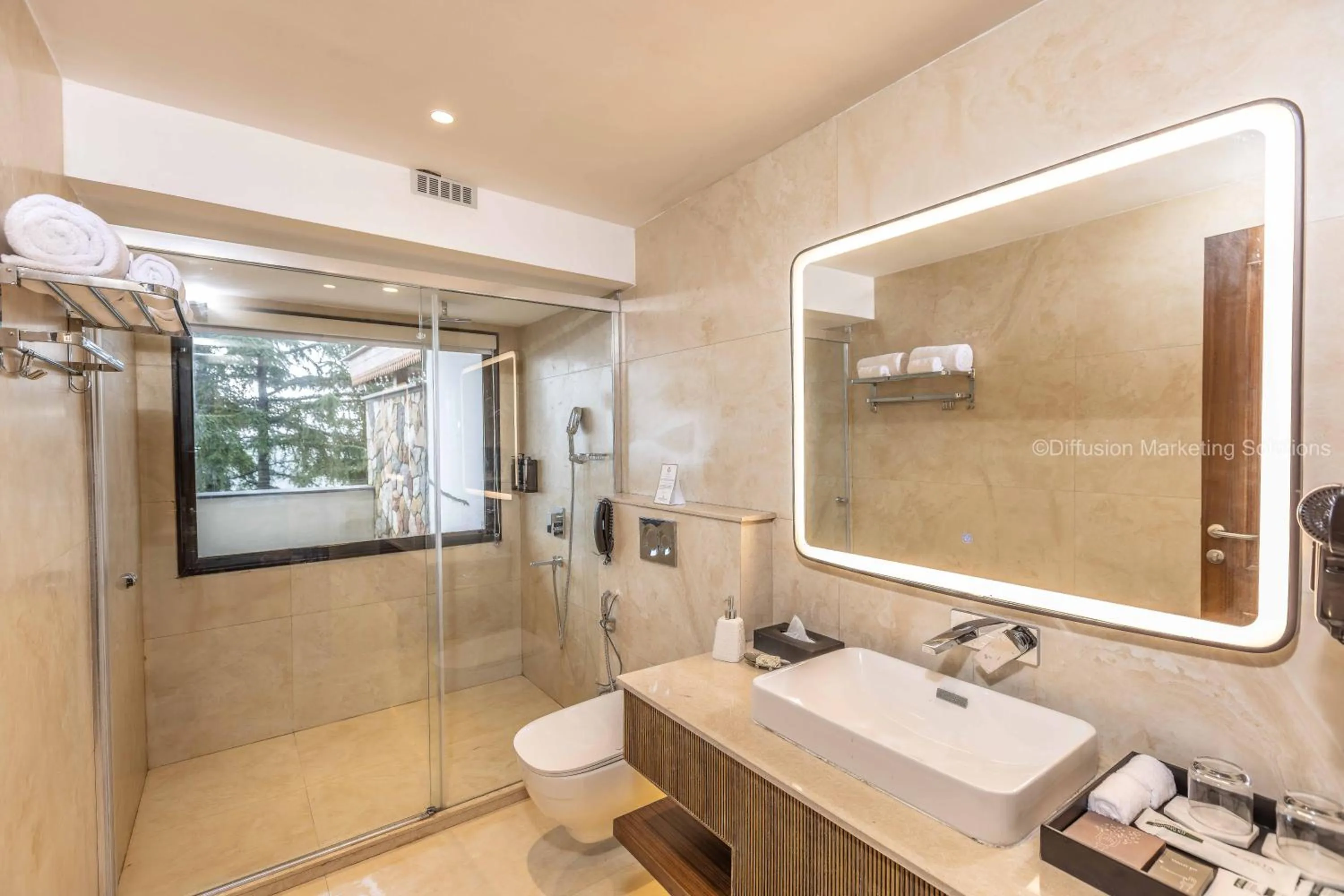 Shower in juSTa Hollow Oak, Mussoorie