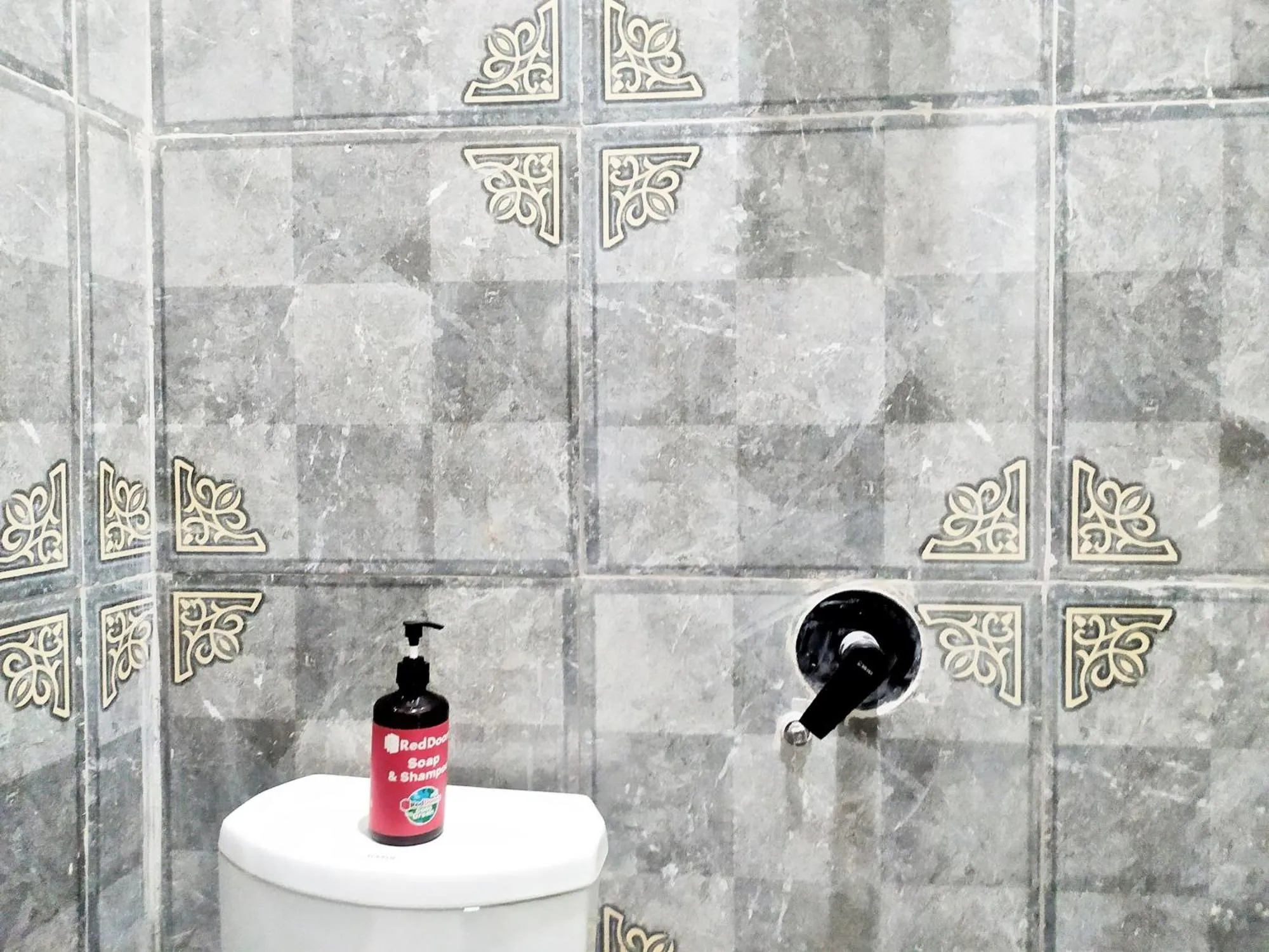 Bathroom in RedDoorz Syariah near Exit Tol Bojong Pekalongan