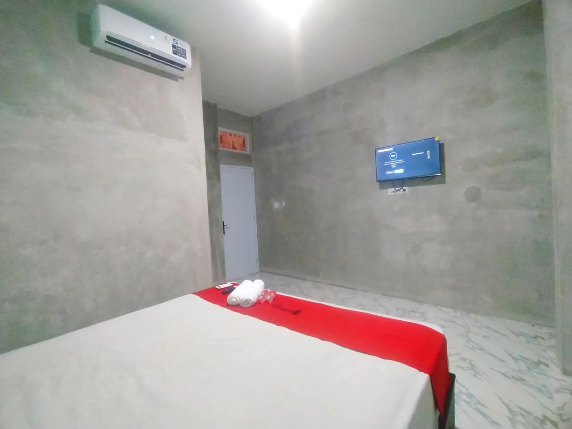 Bed in RedDoorz Syariah near Exit Tol Bojong Pekalongan