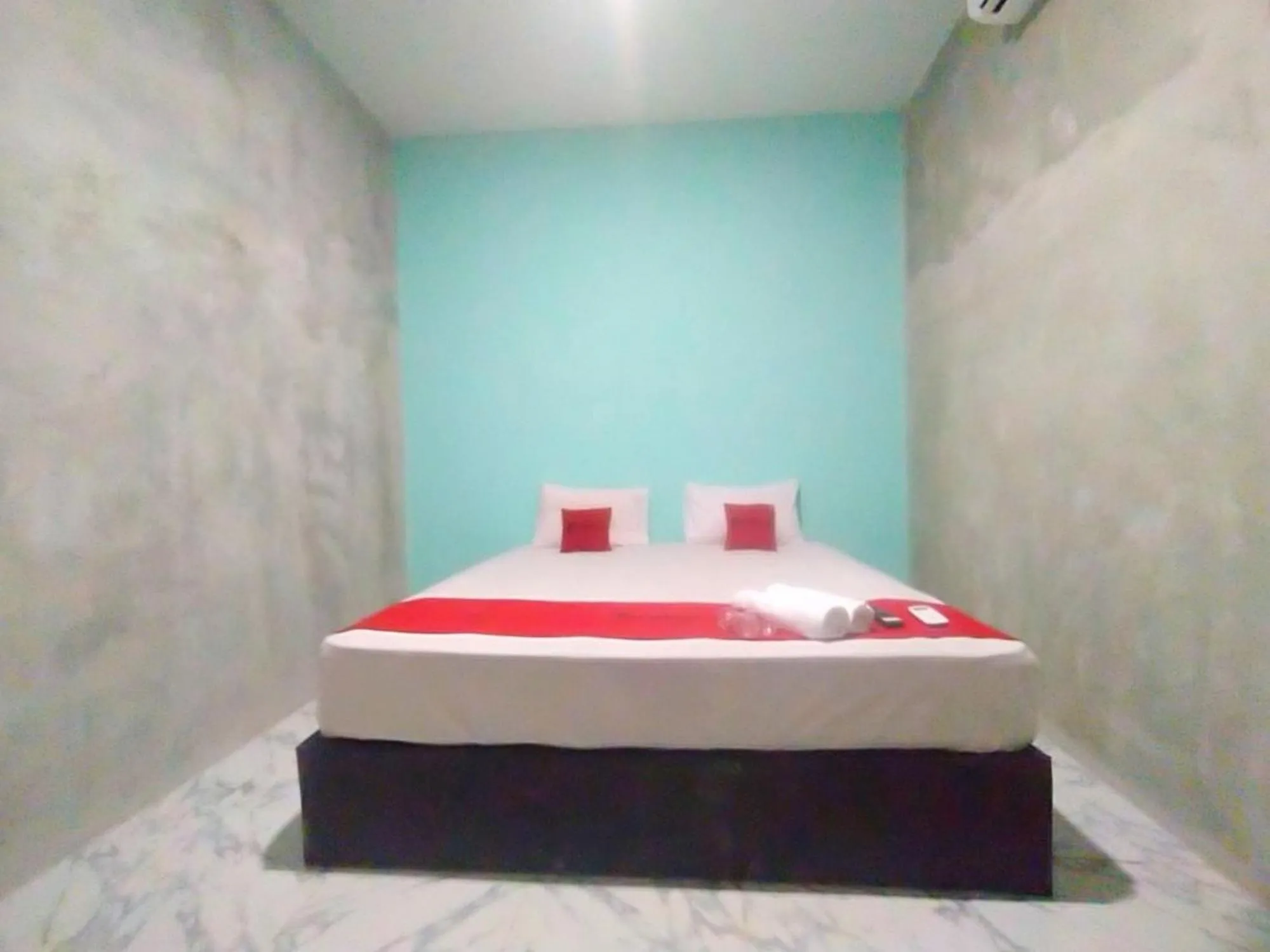 Bed in RedDoorz Syariah near Exit Tol Bojong Pekalongan