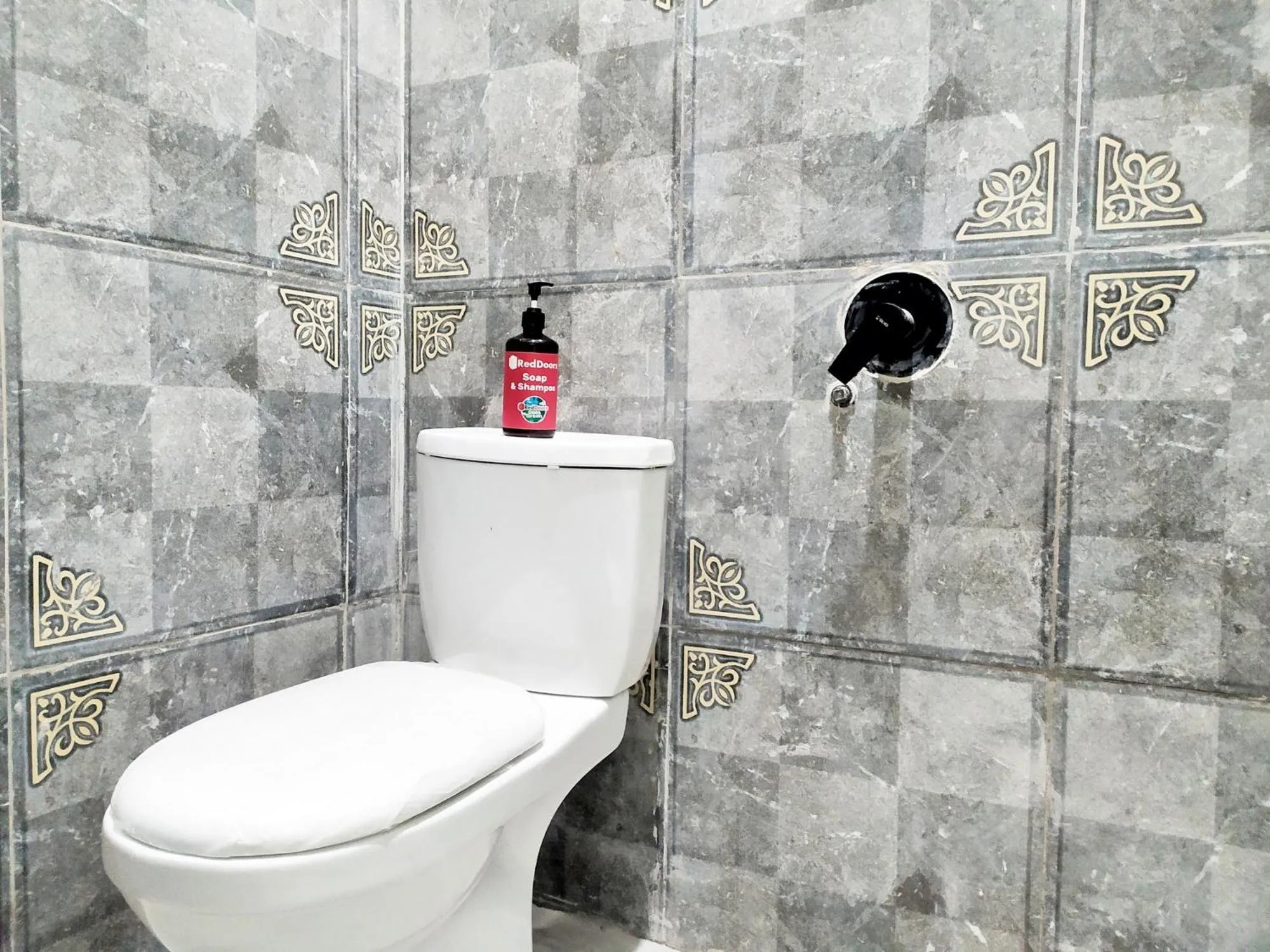 Bathroom in RedDoorz Syariah near Exit Tol Bojong Pekalongan