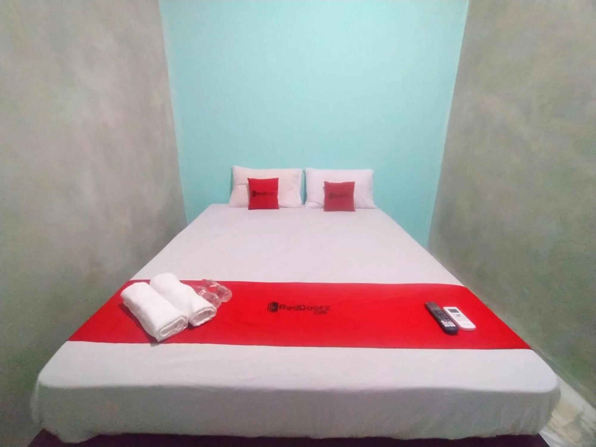 Bed in RedDoorz Syariah near Exit Tol Bojong Pekalongan