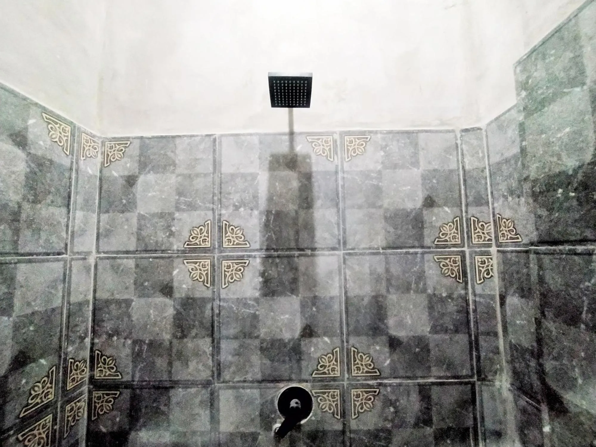 Bathroom in RedDoorz Syariah near Exit Tol Bojong Pekalongan