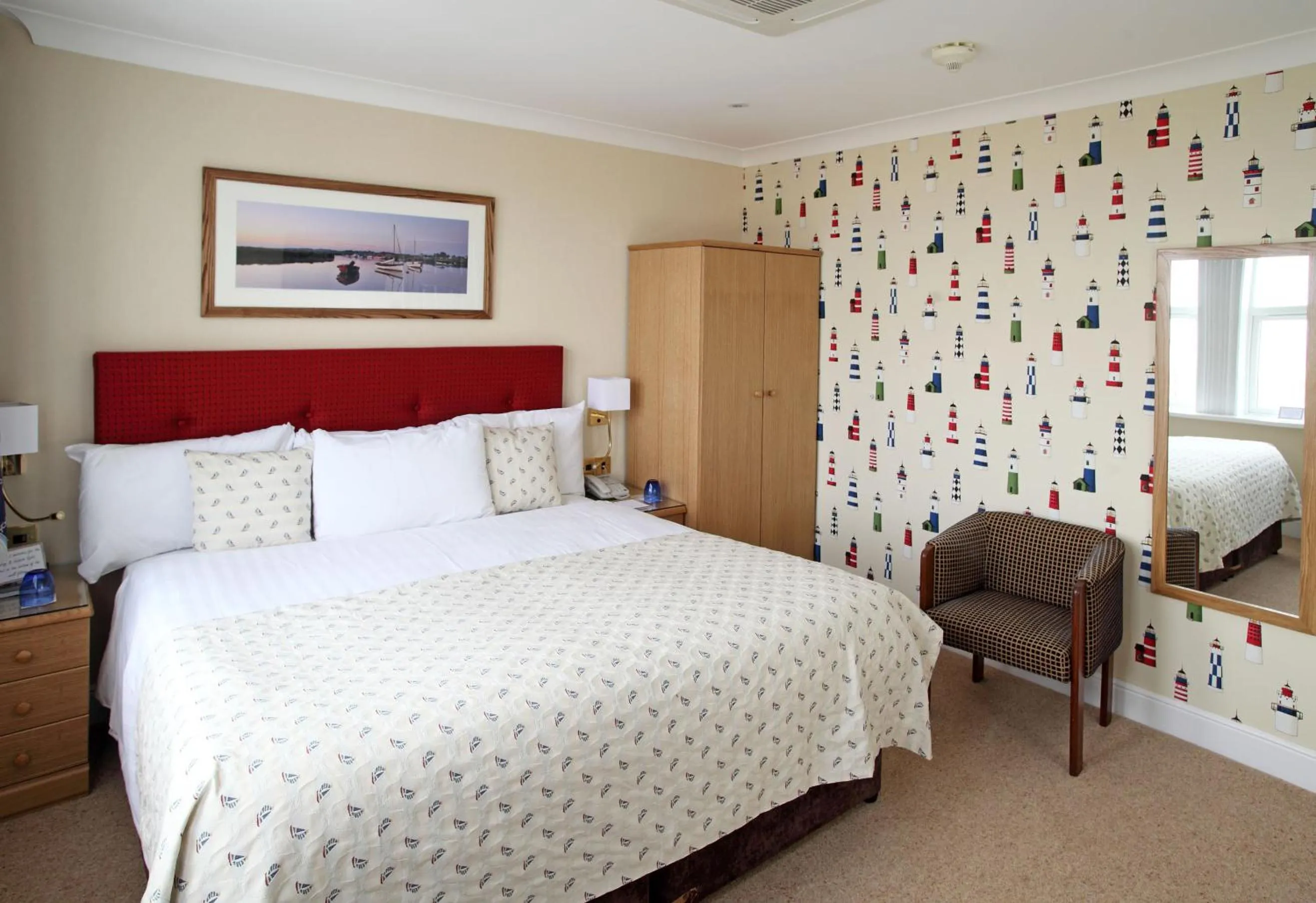 Shower, Bed in Imperial Hotel