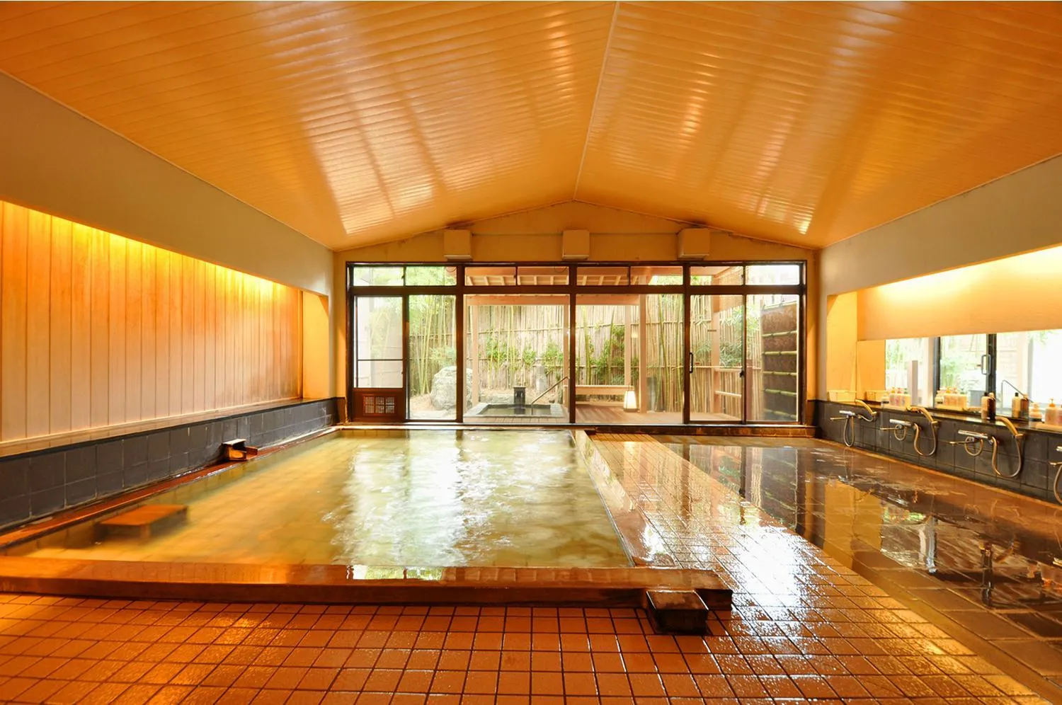 Hot Spring Bath in Koshi no yado Takashimaya