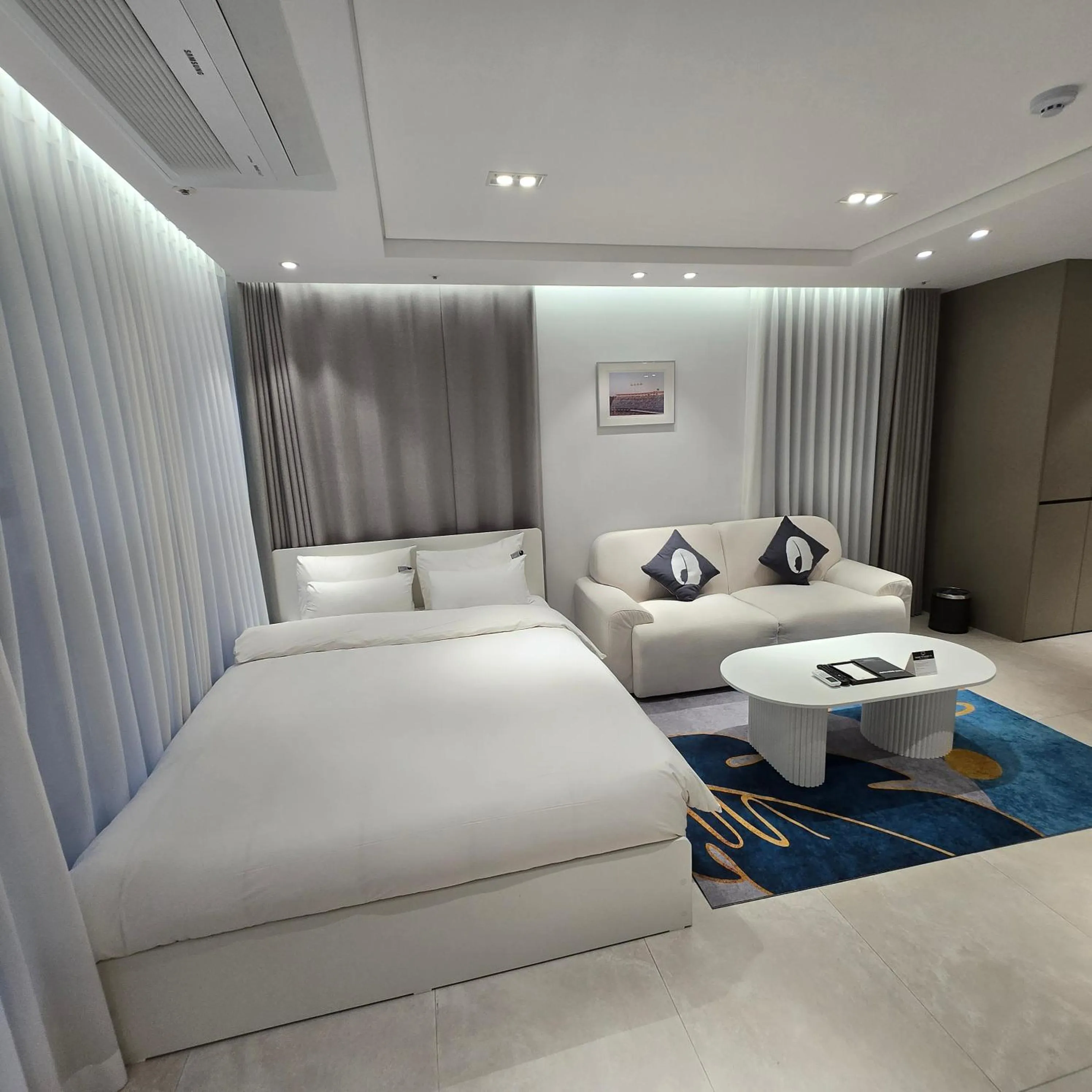 Bed in HOTEL THE DESIGNERS LYJ SUITE YEOKSAM