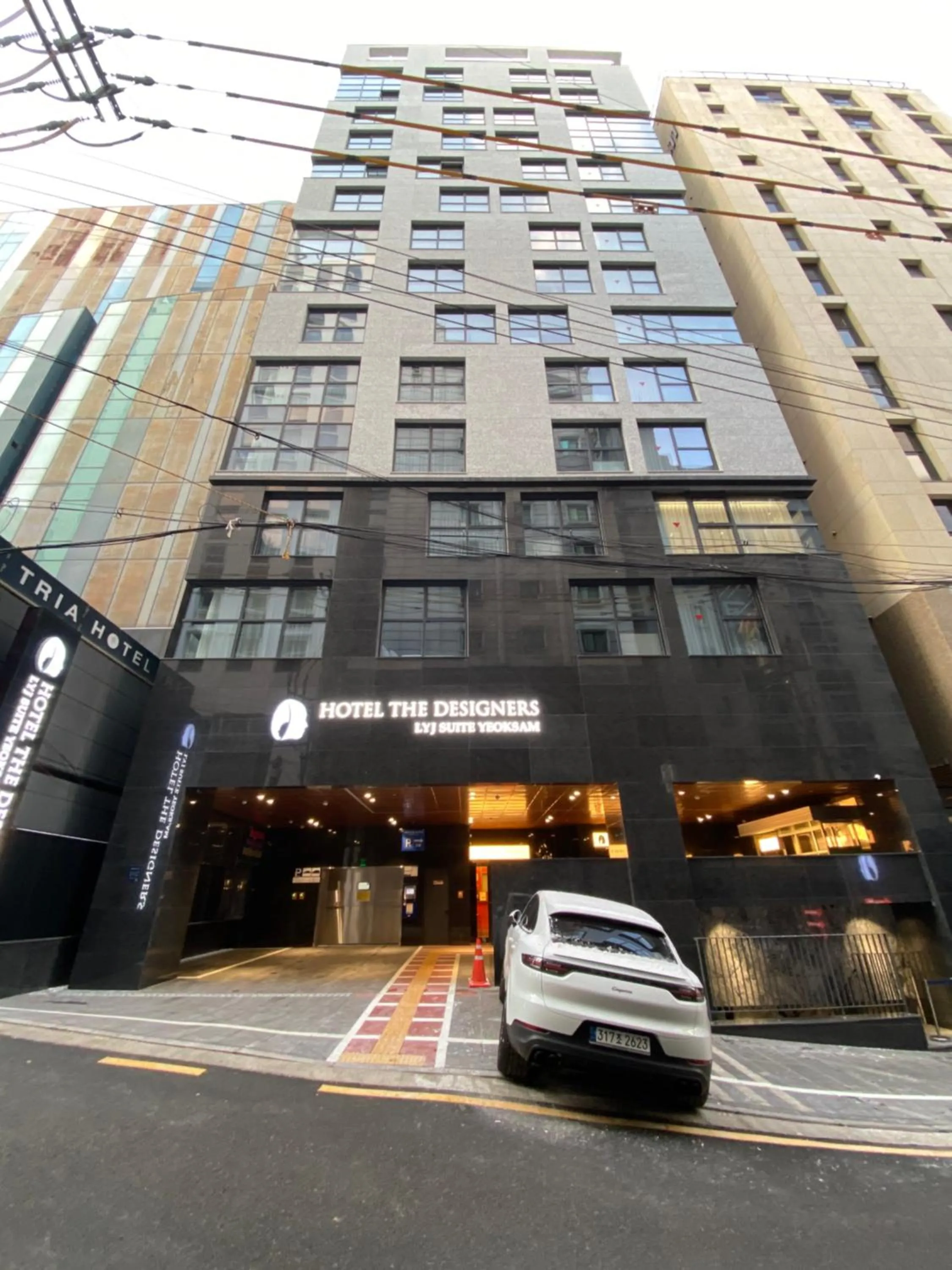Property building in HOTEL THE DESIGNERS LYJ SUITE YEOKSAM