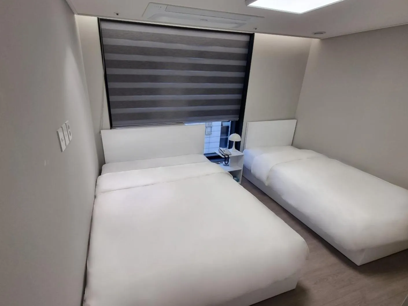 Bed in HOTEL THE DESIGNERS LYJ SUITE YEOKSAM