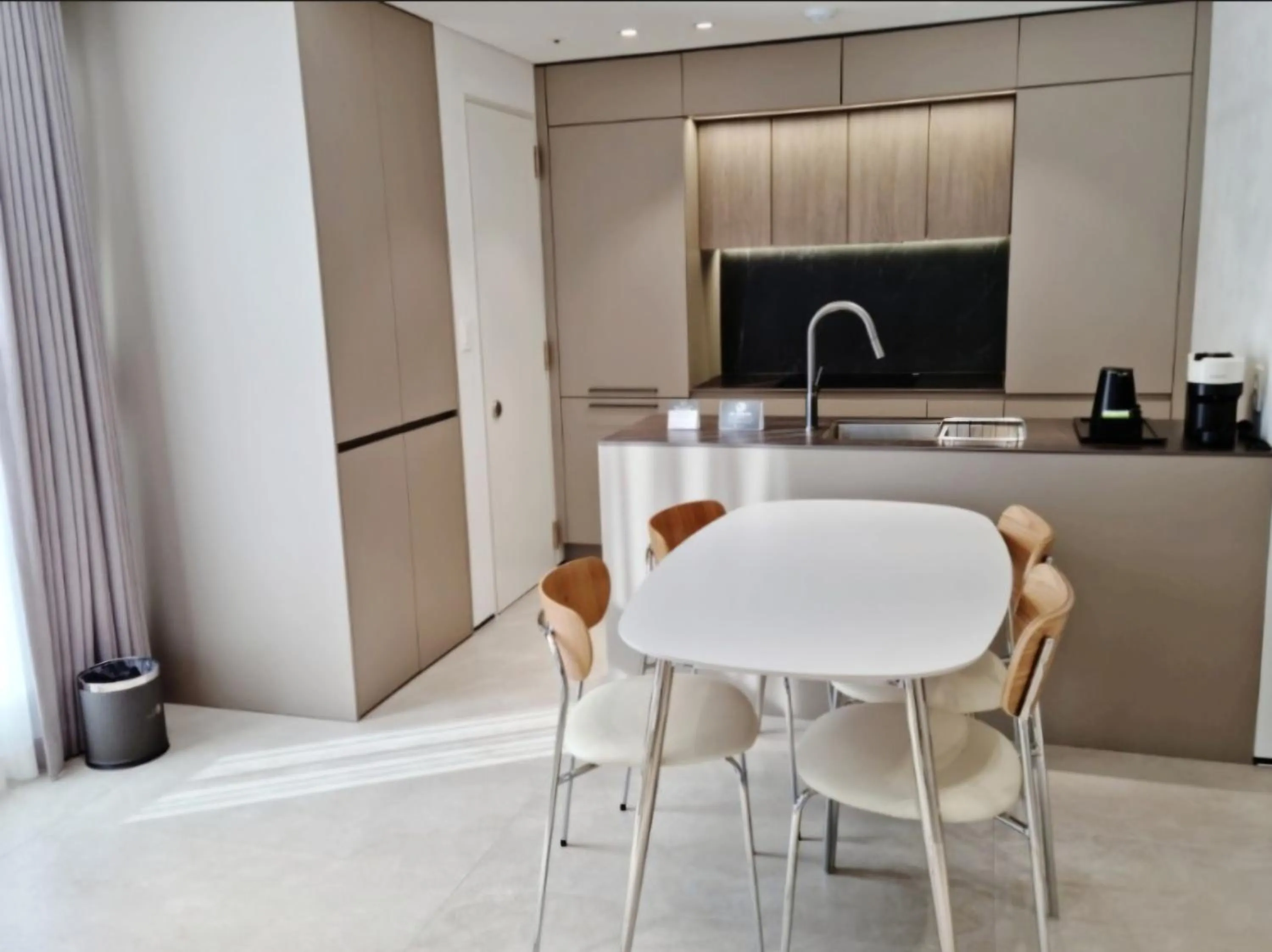 HOTEL THE DESIGNERS LYJ SUITE YEOKSAM