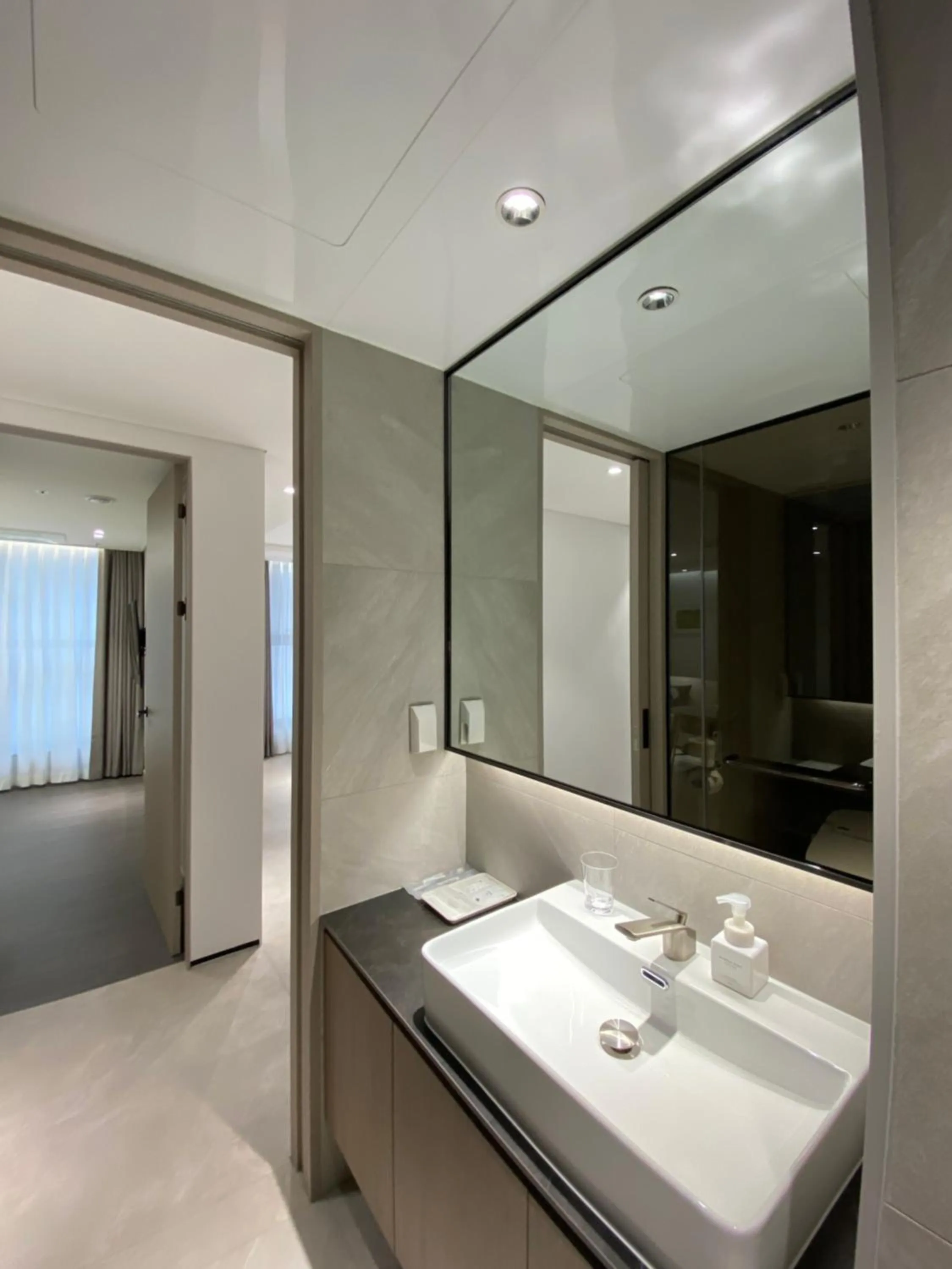 Bed in HOTEL THE DESIGNERS LYJ SUITE YEOKSAM