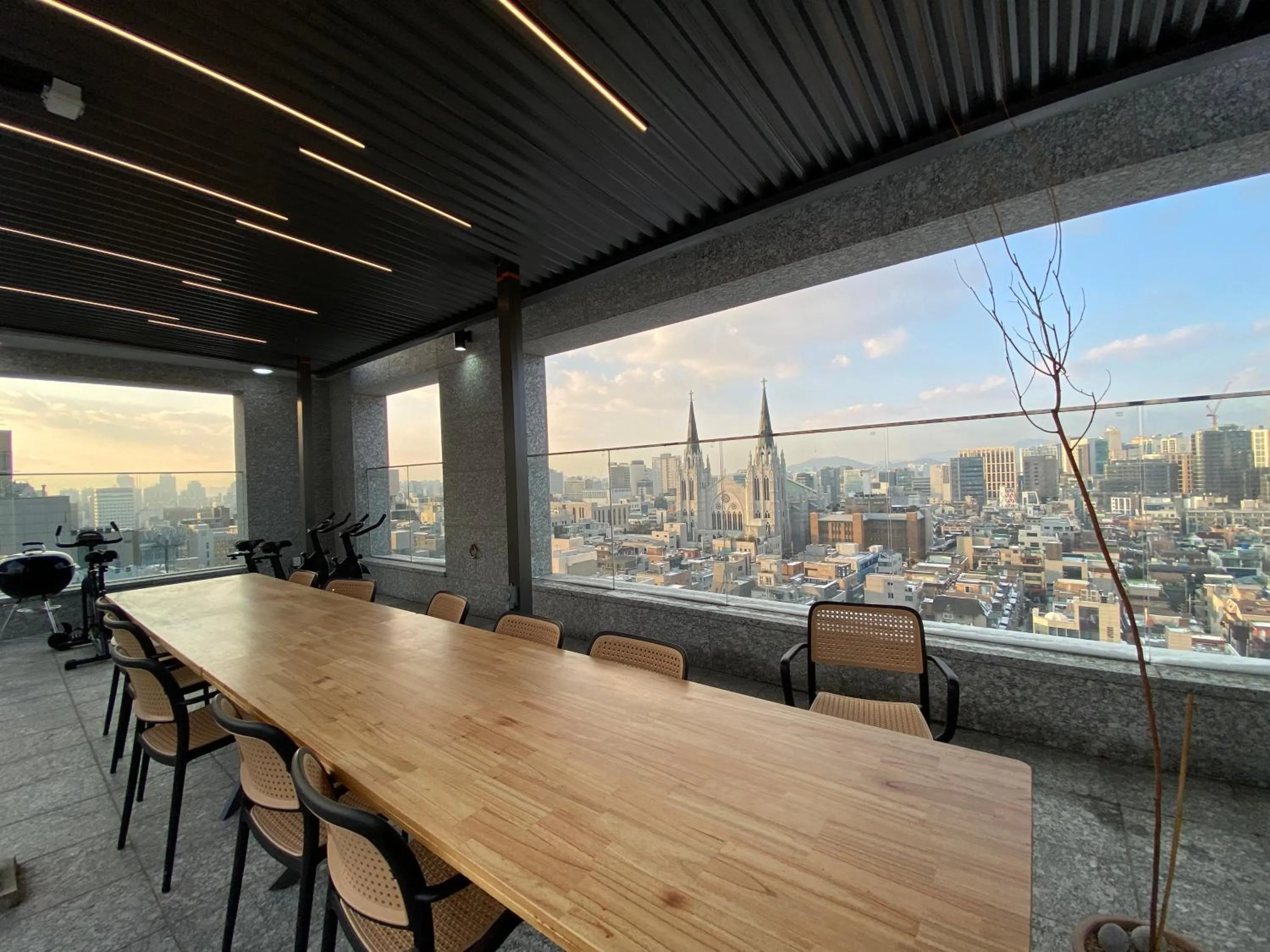 Property building in HOTEL THE DESIGNERS LYJ SUITE YEOKSAM