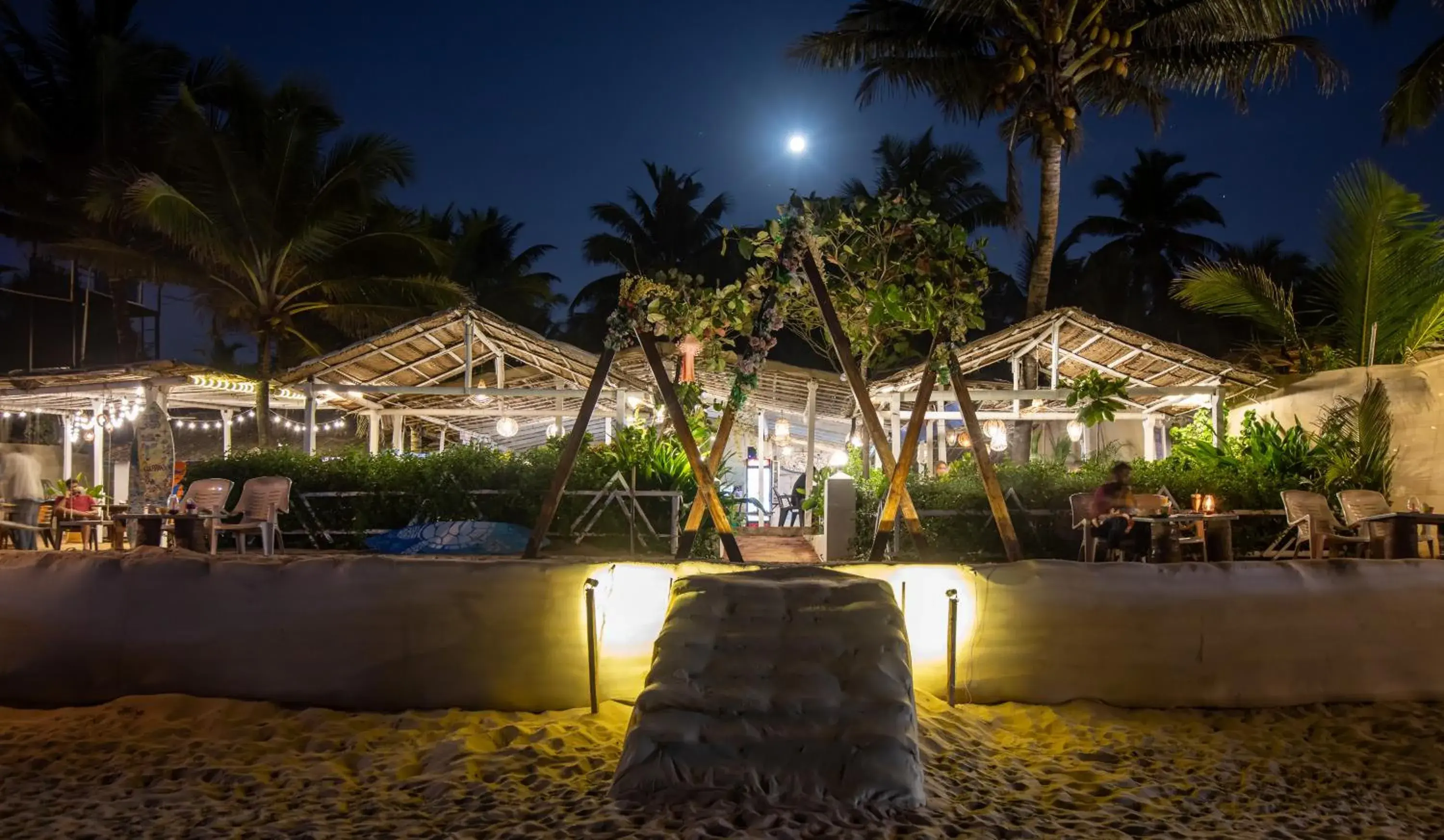 Property building in Sunset Cafe Beach Stay Property building in Sunset Cafe Beach Stay