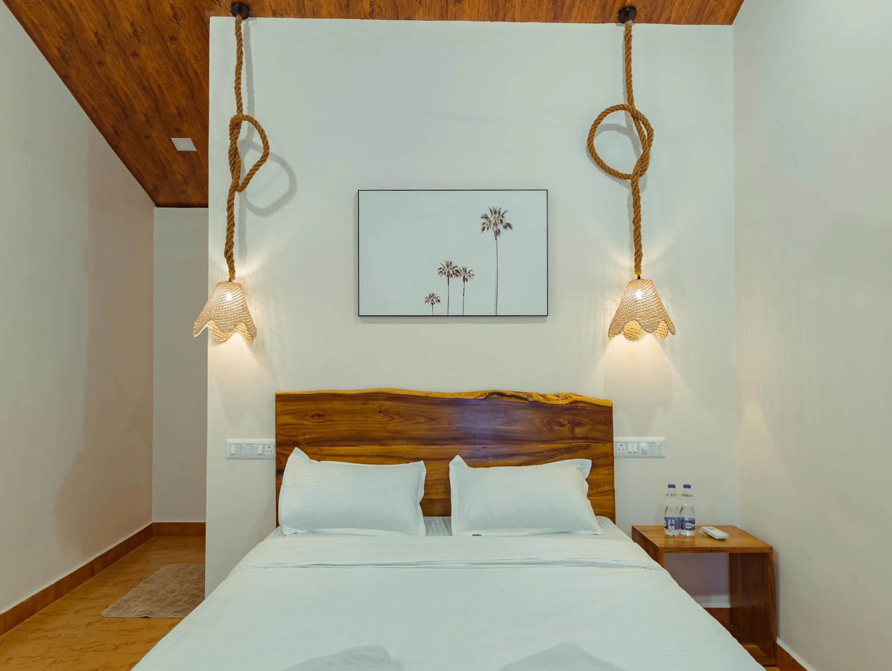 Bed in Sunset Cafe Beach Stay