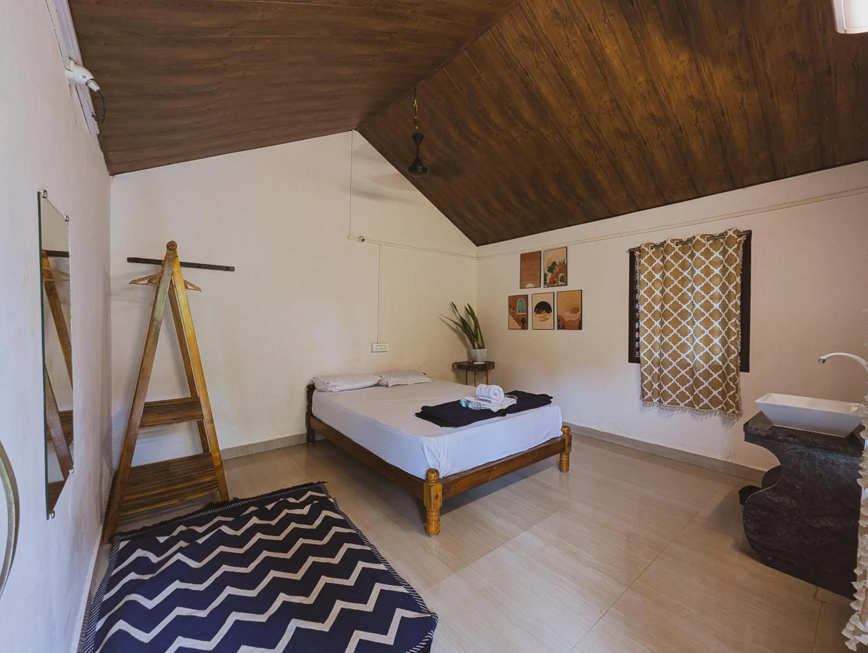 Bedroom, Bed in Sunset Cafe Beach Stay