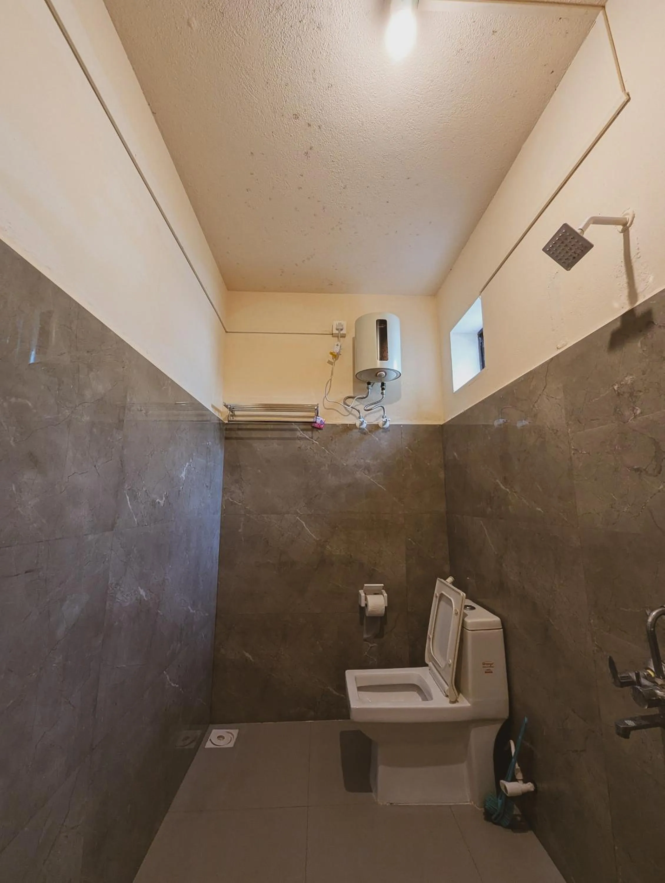 Bathroom in Sunset Cafe Beach Stay