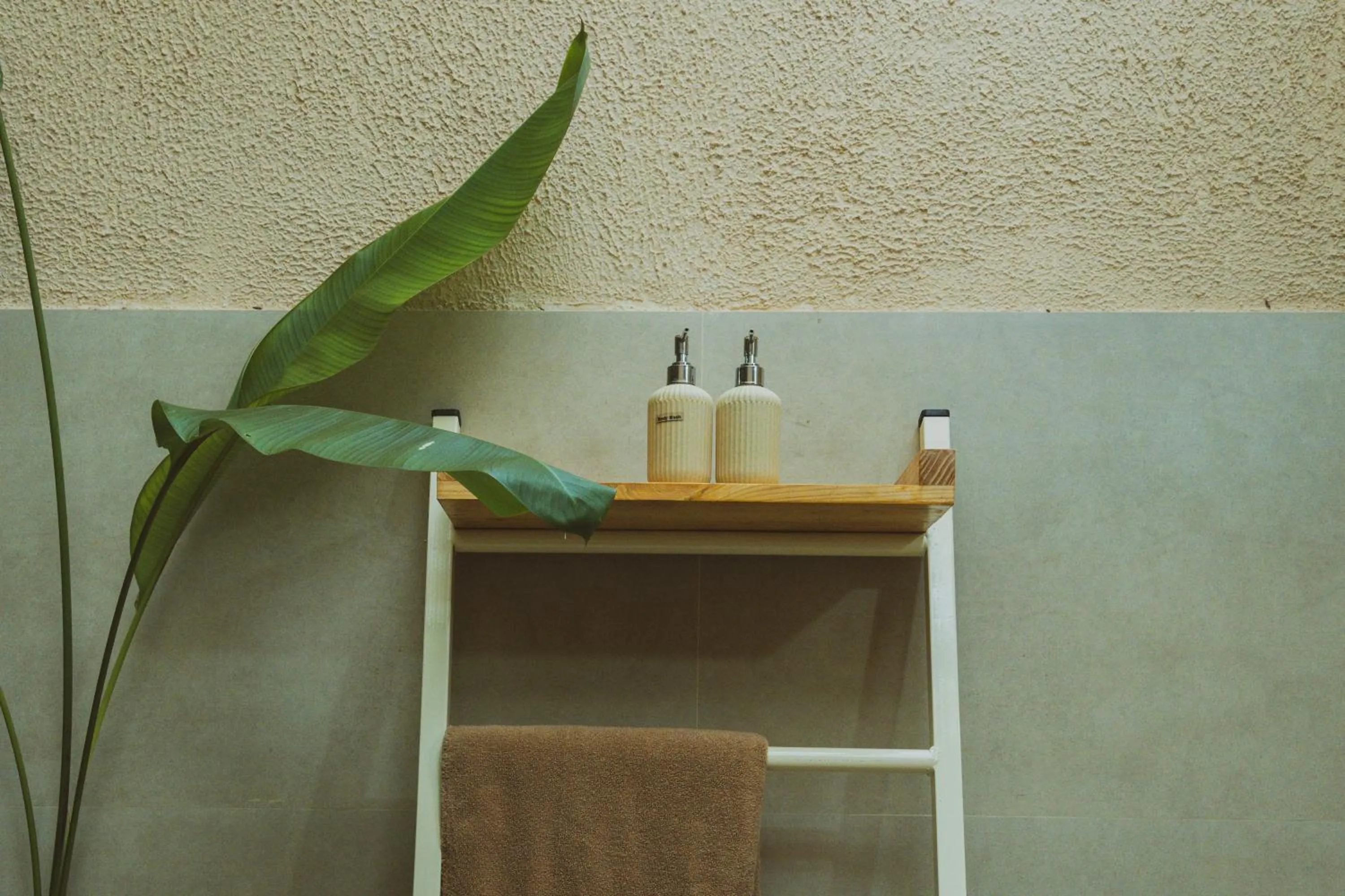 Bathroom in Sunset Cafe Beach Stay