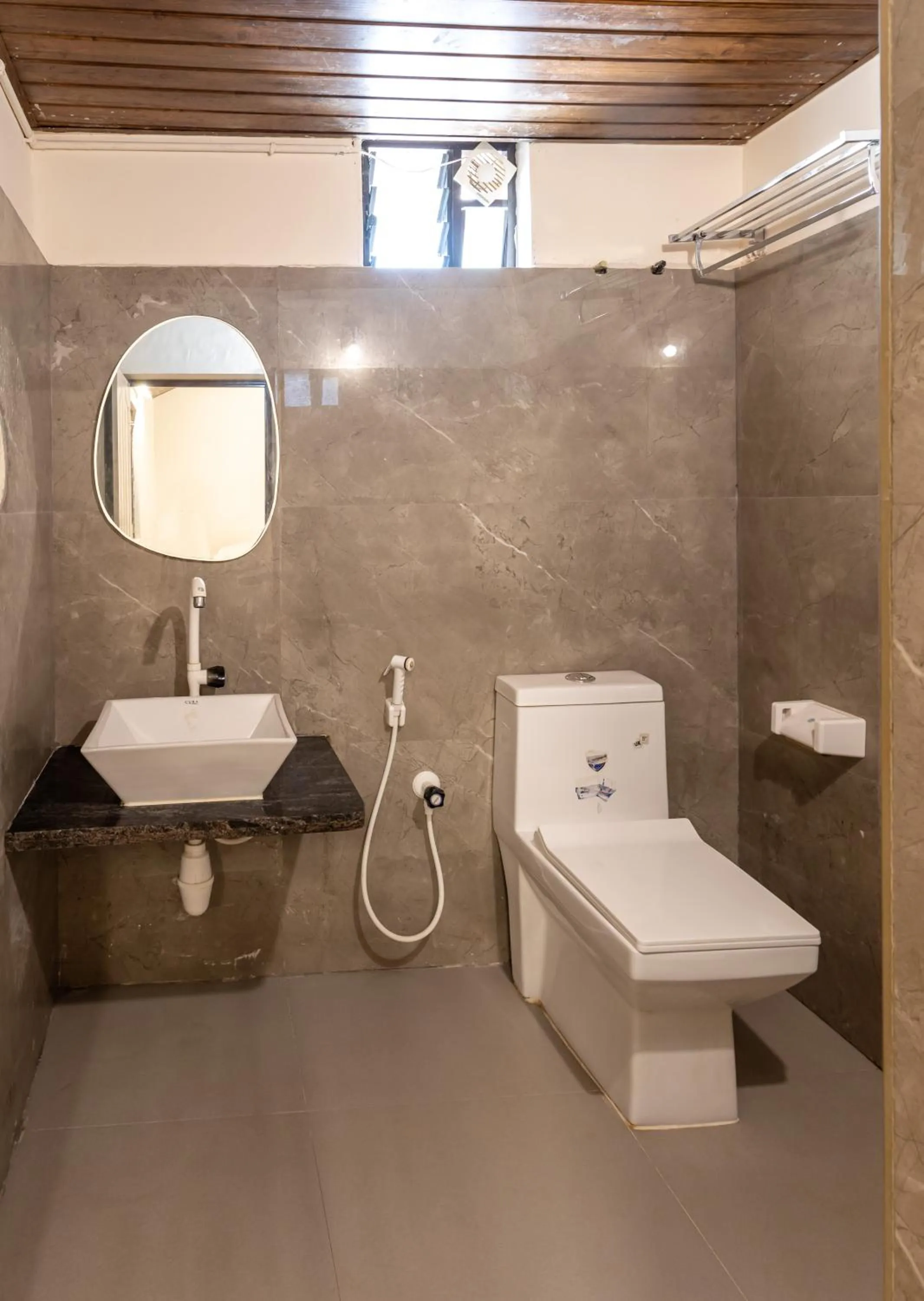 Shower in Sunset Cafe Beach Stay