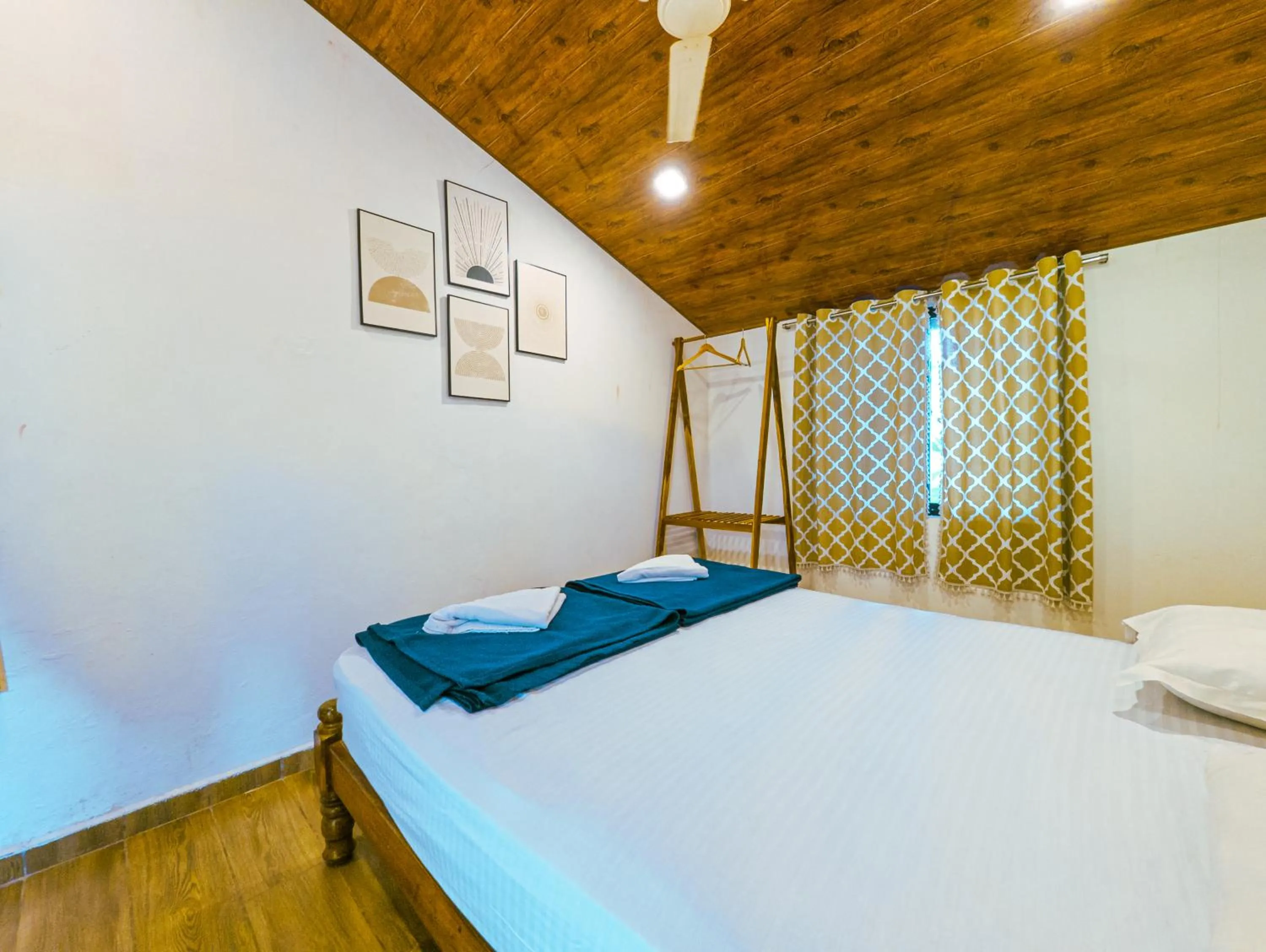 Bedroom, Bed in Sunset Cafe Beach Stay