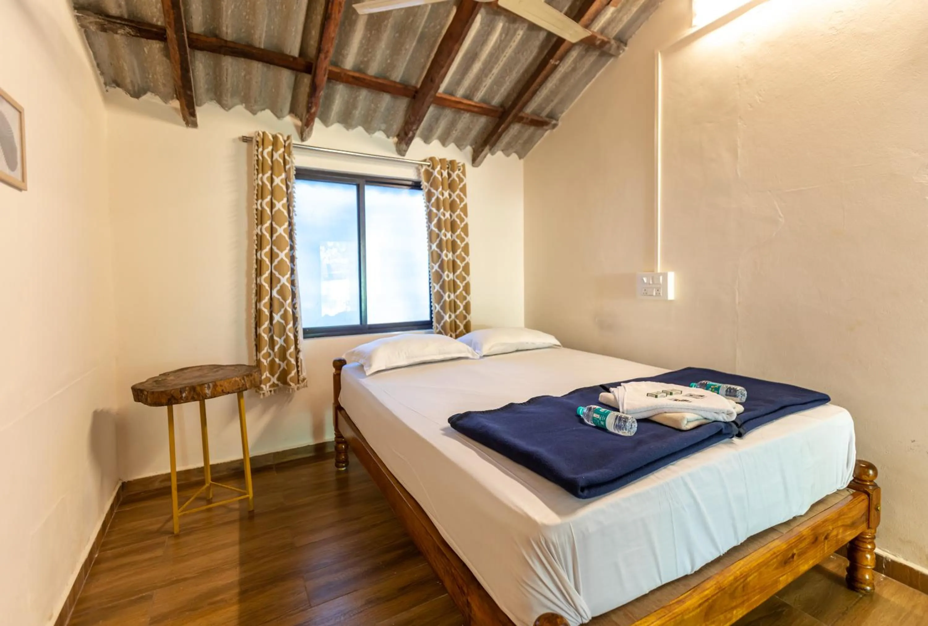 Bed in Sunset Cafe Beach Stay